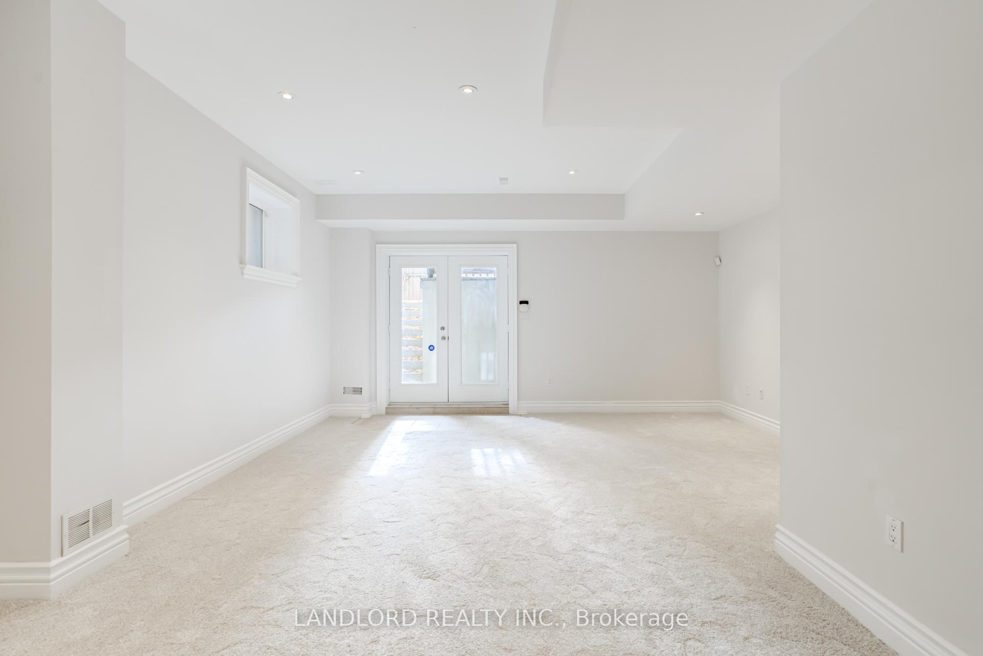 Photo 20 of 425 Cranbrooke Avenue, Toronto, Bedford Park-Nortown — HOMEH