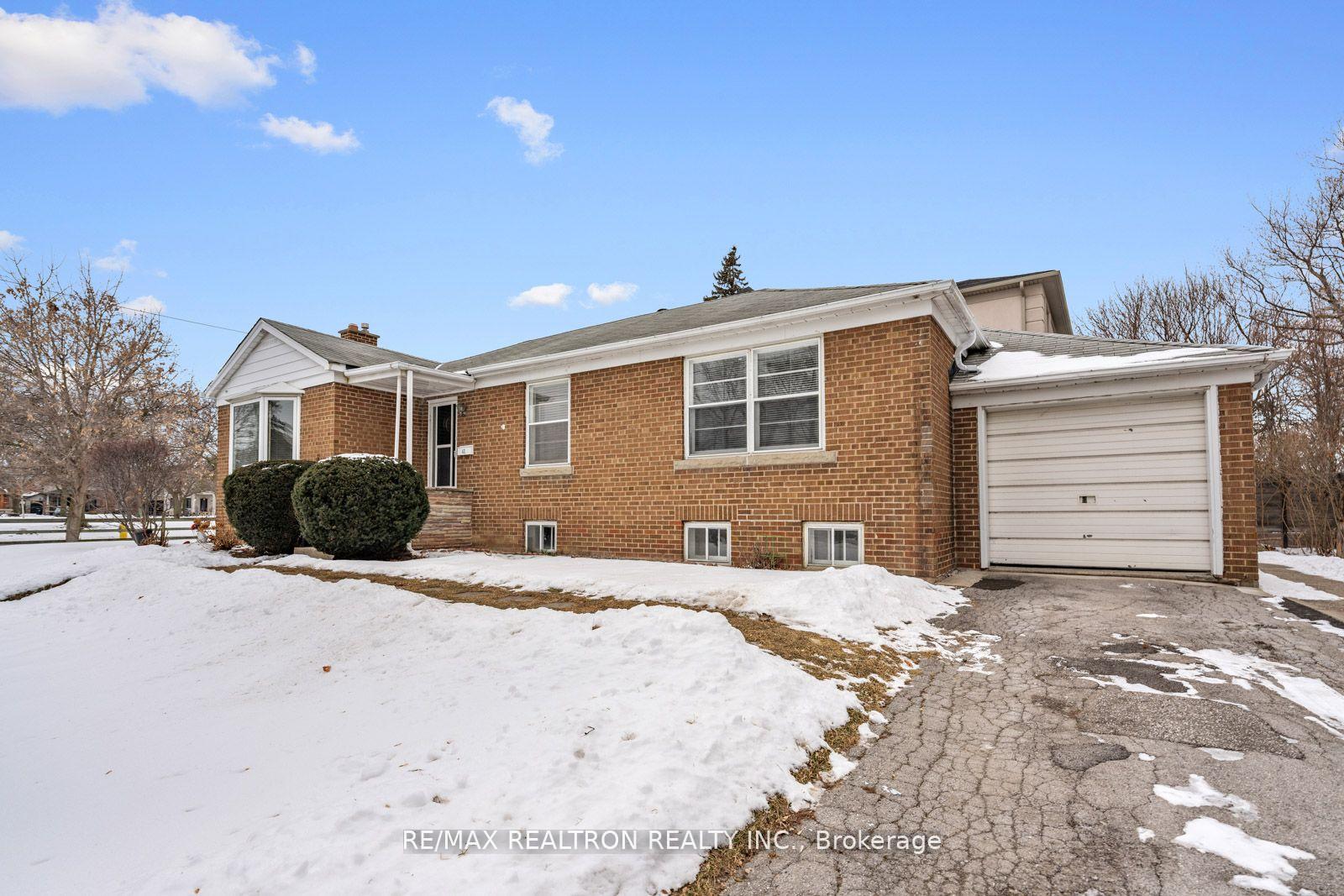 Photo 6 of 41 Prince Charles Drive, Toronto, Englemount-Lawrence — HOMEH