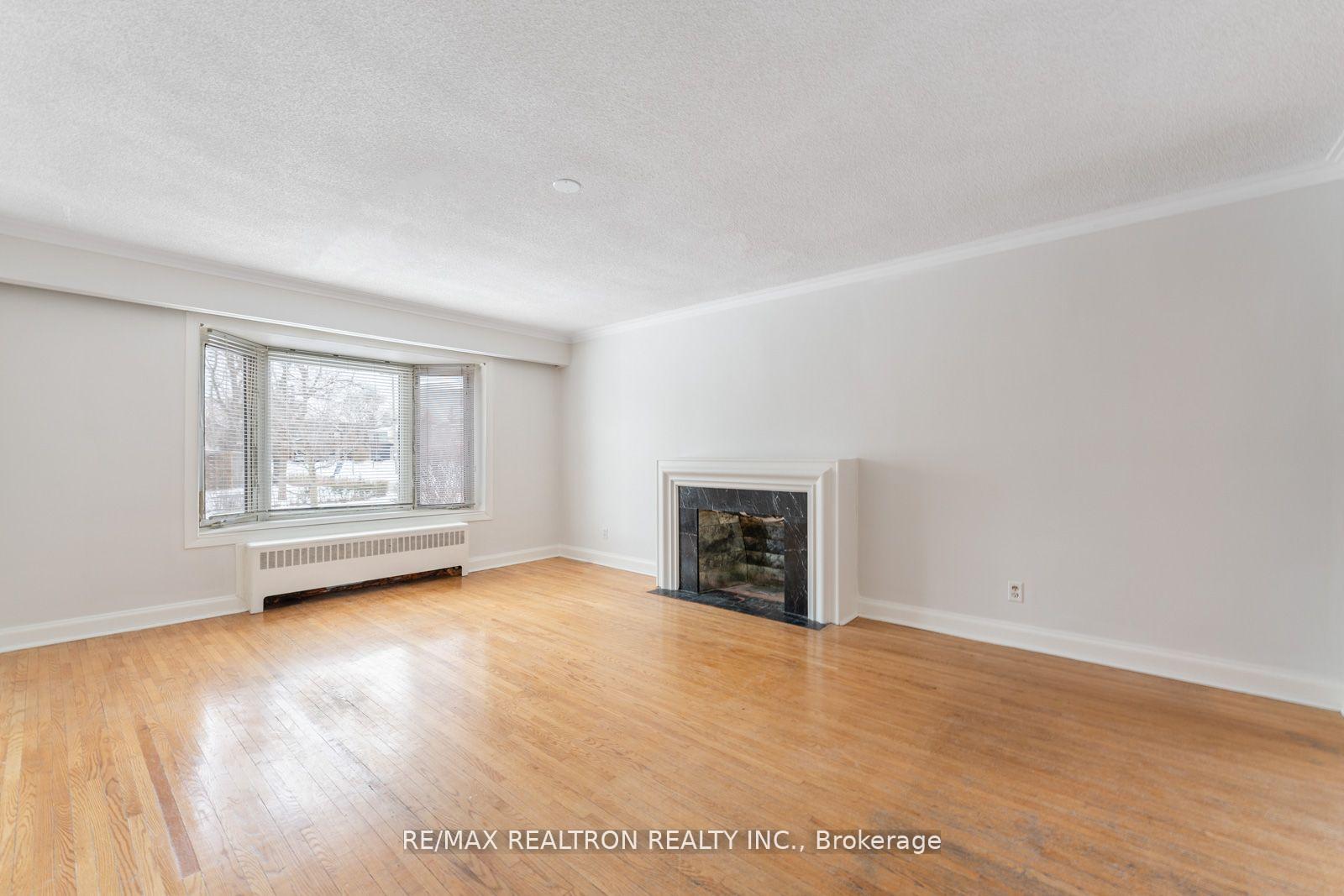 Photo 2 of 41 Prince Charles Drive, Toronto, Englemount-Lawrence — HOMEH