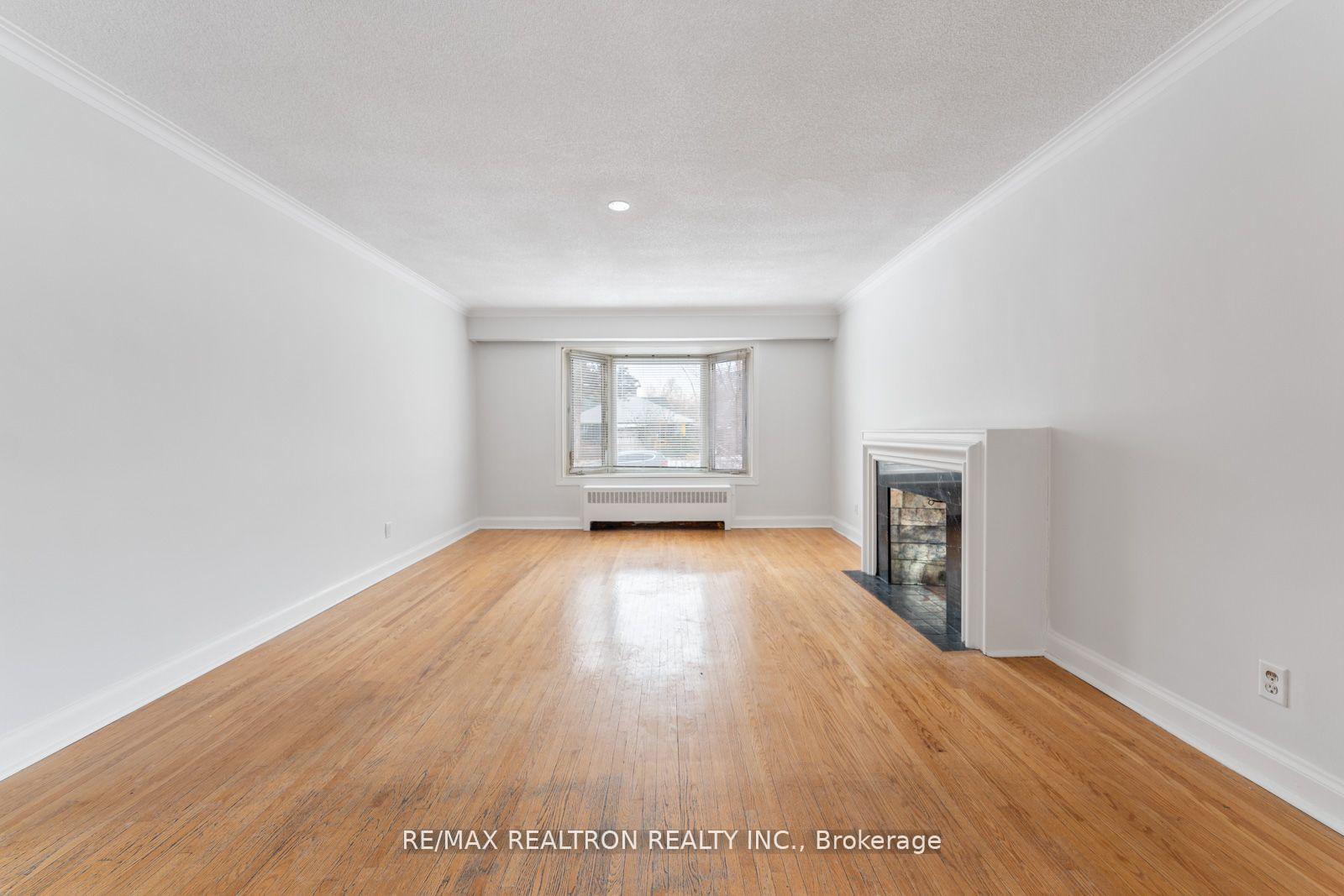 Photo 5 of 41 Prince Charles Drive, Toronto, Englemount-Lawrence — HOMEH