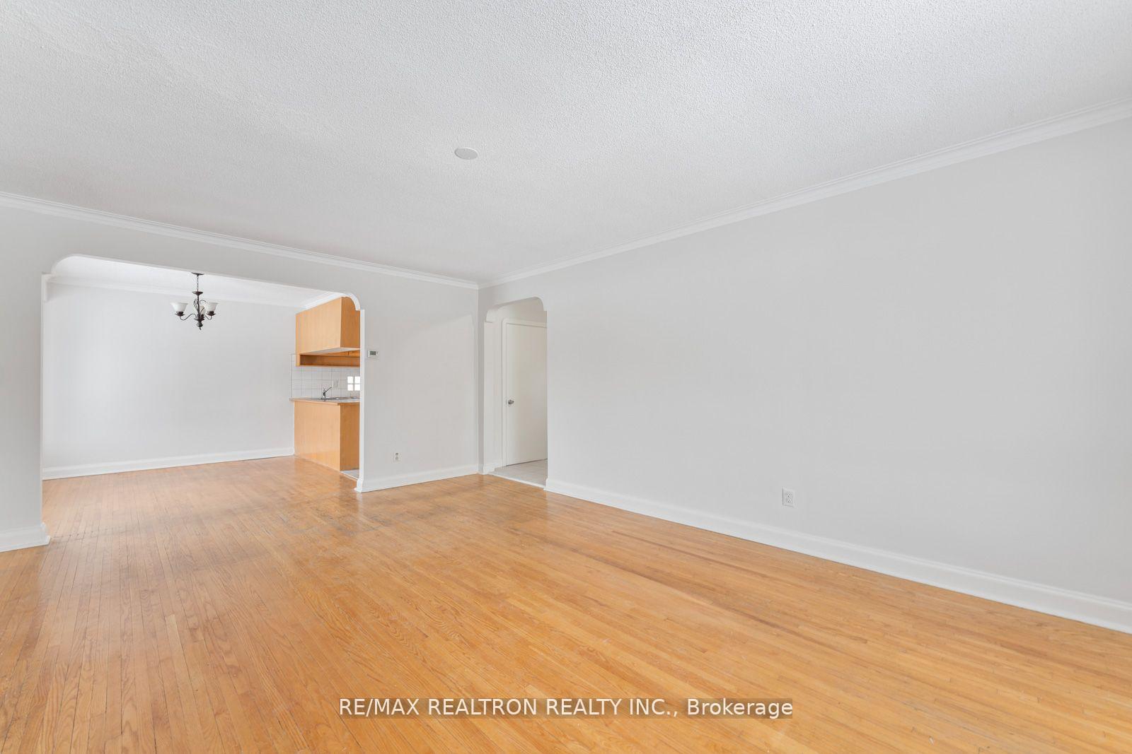 Photo 4 of 41 Prince Charles Drive, Toronto, Englemount-Lawrence — HOMEH