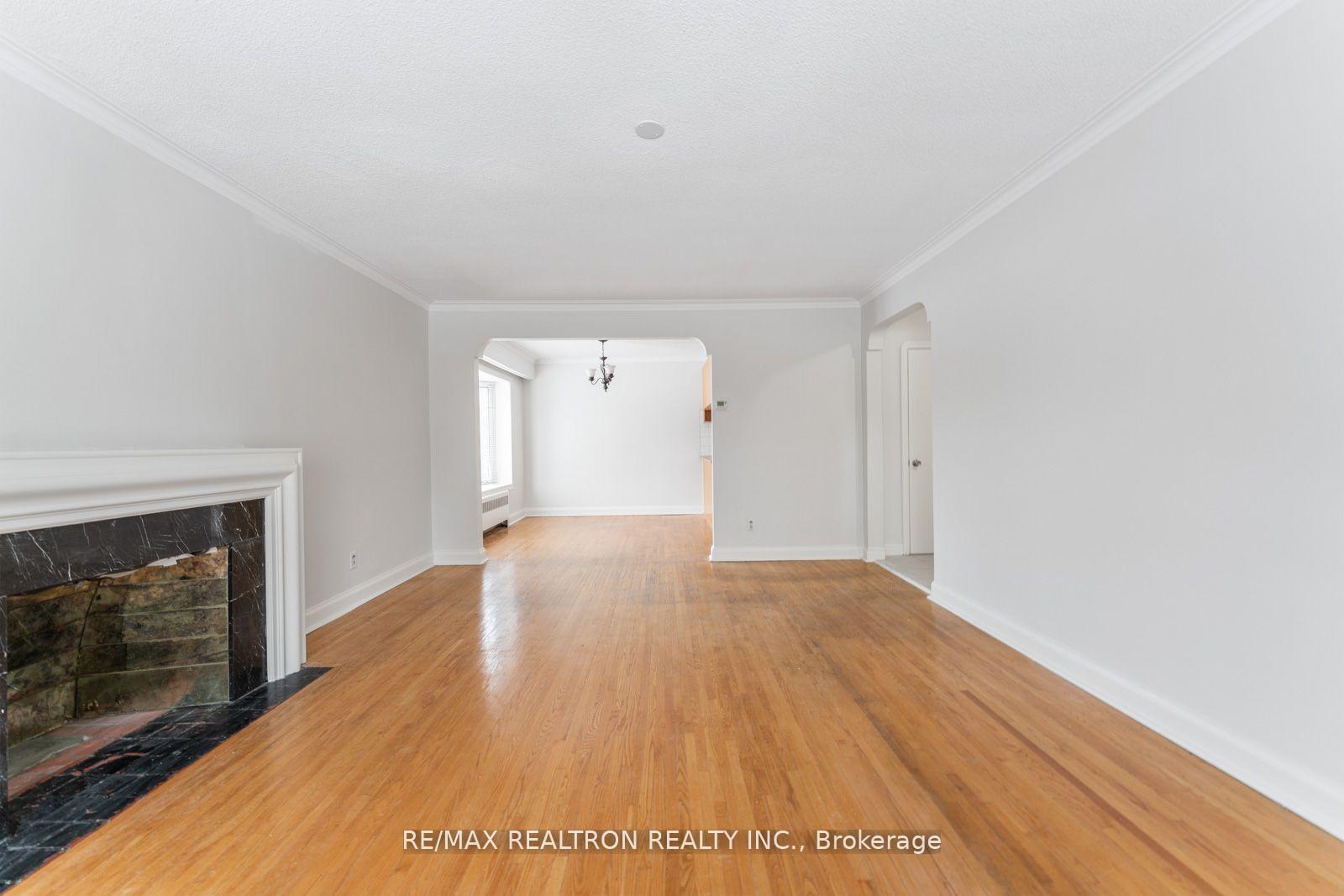 Photo 8 of 41 Prince Charles Drive, Toronto, Englemount-Lawrence — HOMEH