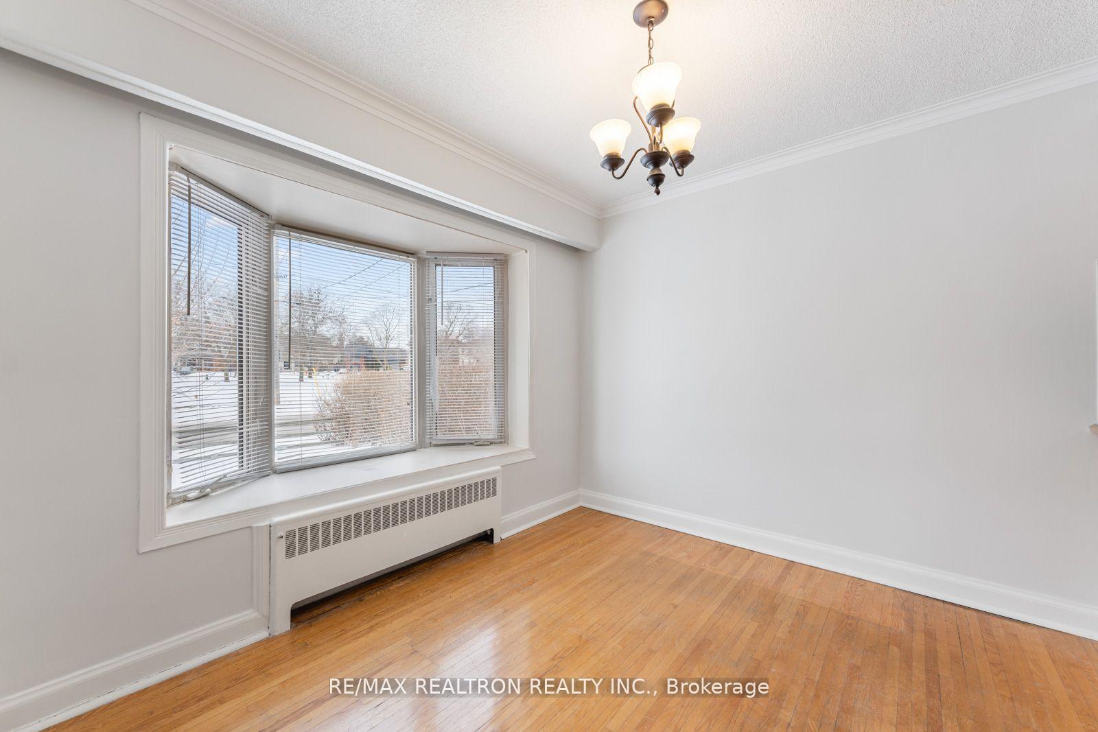 Photo 9 of 41 Prince Charles Drive, Toronto, Englemount-Lawrence — HOMEH