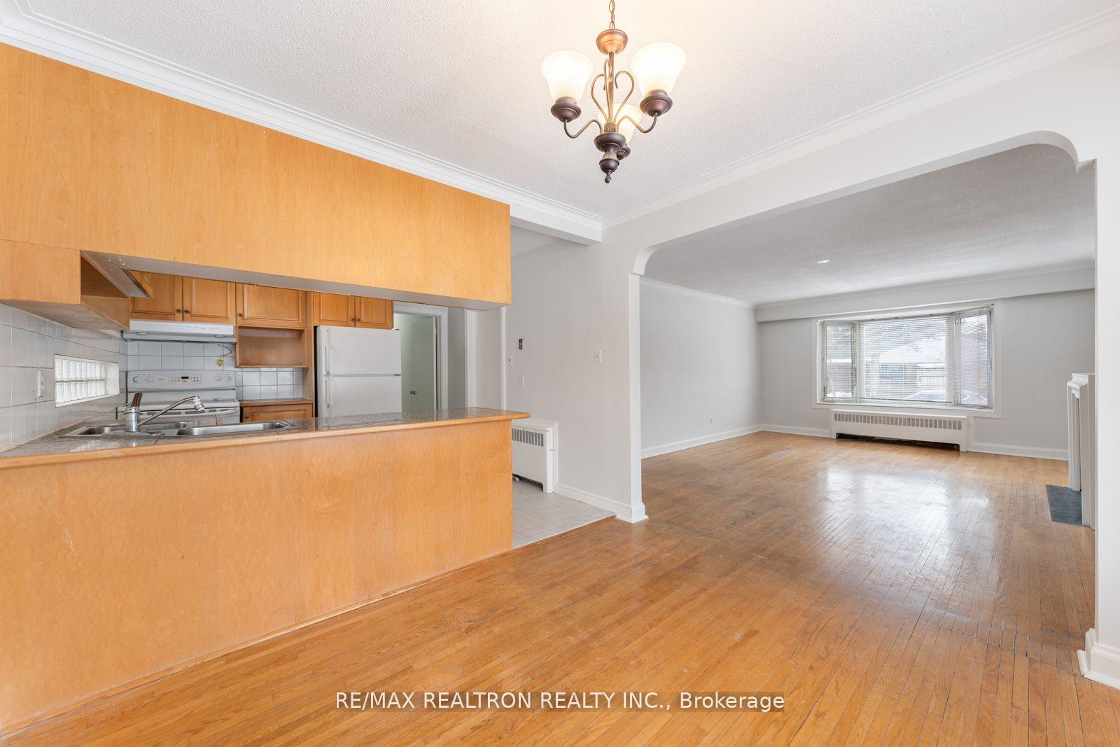 Photo 38 of 41 Prince Charles Drive, Toronto, Englemount-Lawrence — HOMEH