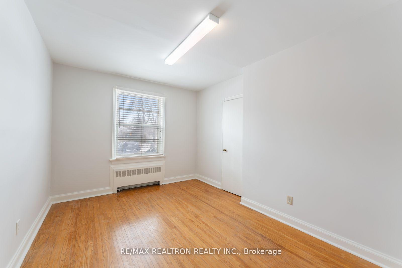 Photo 12 of 41 Prince Charles Drive, Toronto, Englemount-Lawrence — HOMEH