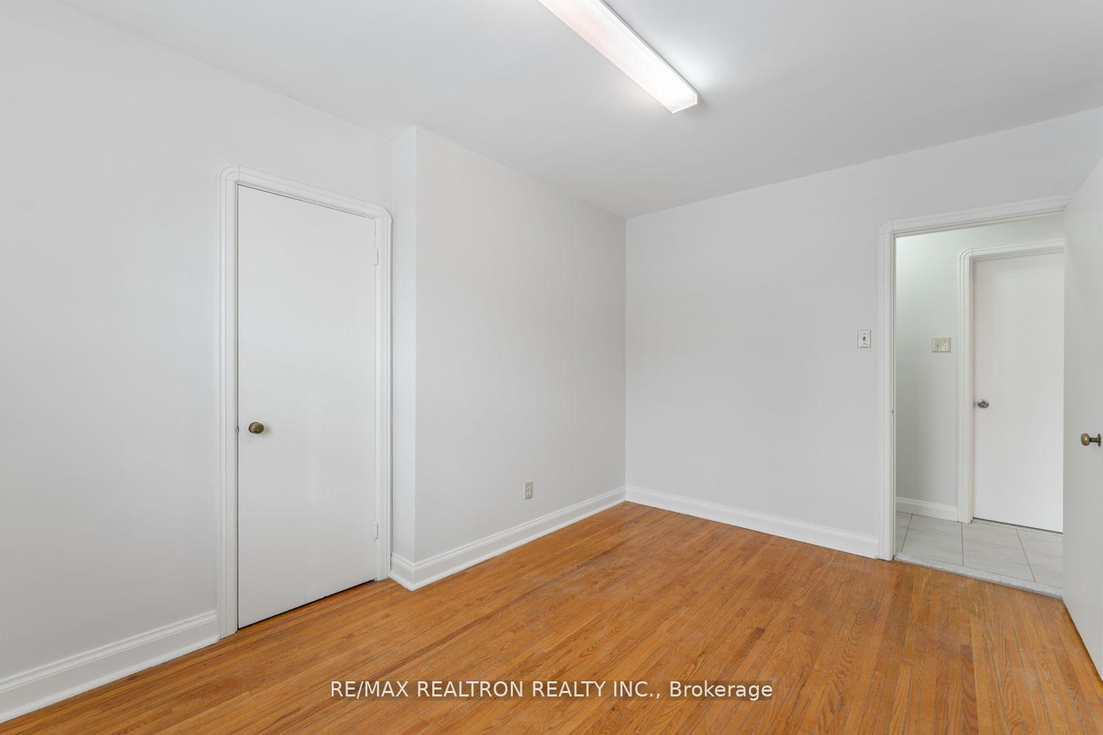 Photo 14 of 41 Prince Charles Drive, Toronto, Englemount-Lawrence — HOMEH