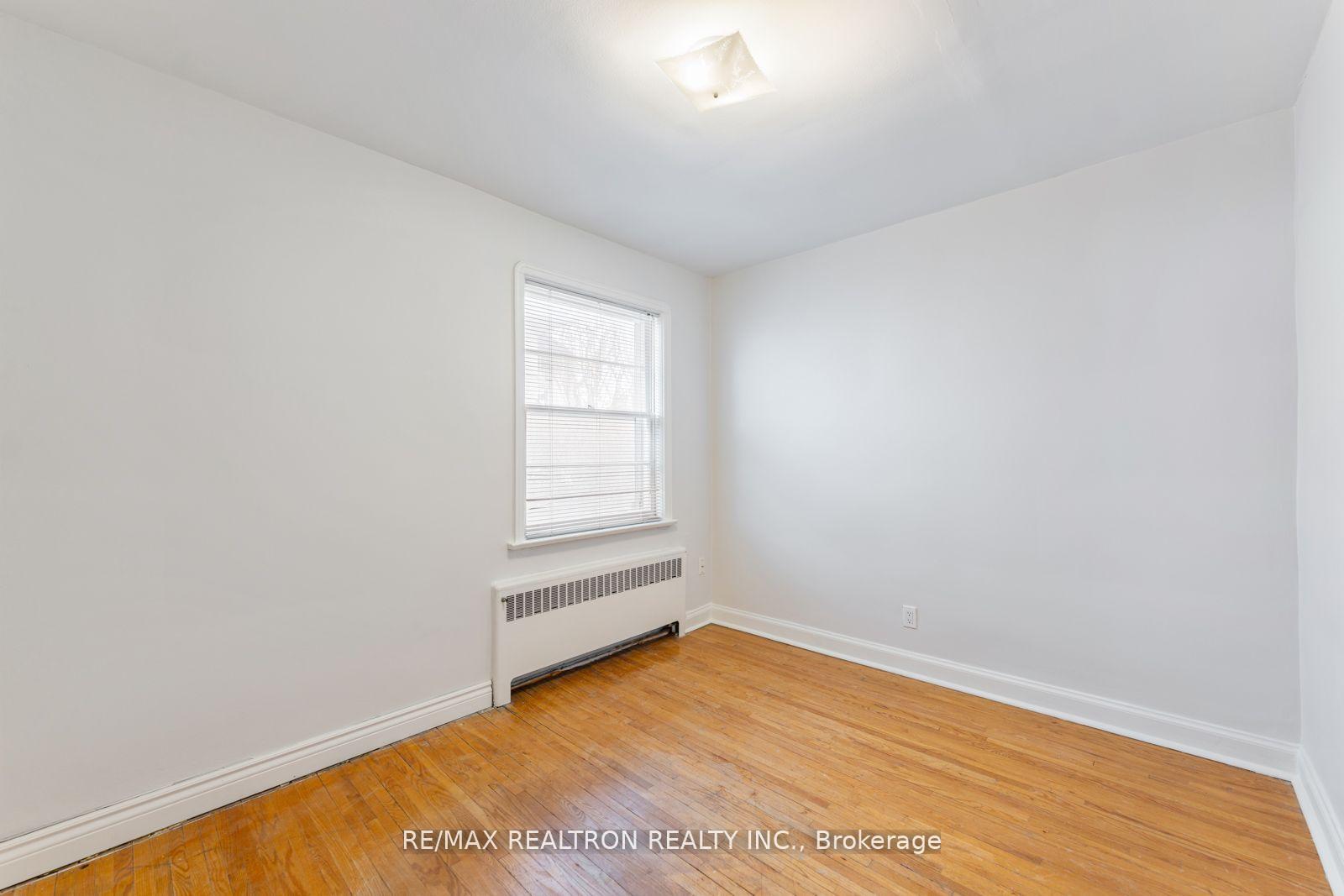 Photo 18 of 41 Prince Charles Drive, Toronto, Englemount-Lawrence — HOMEH