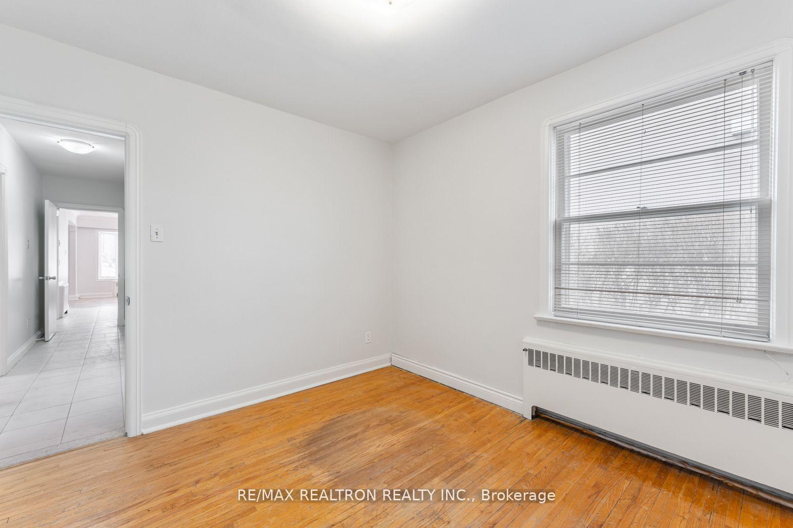 Photo 17 of 41 Prince Charles Drive, Toronto, Englemount-Lawrence — HOMEH
