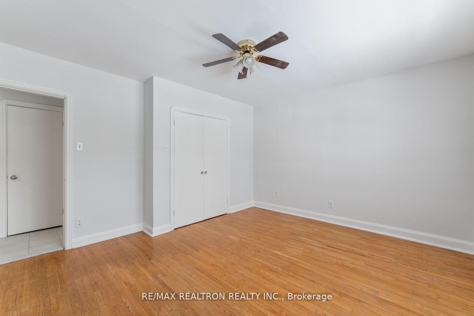 Photo 20 of 41 Prince Charles Drive, Toronto, Englemount-Lawrence — HOMEH