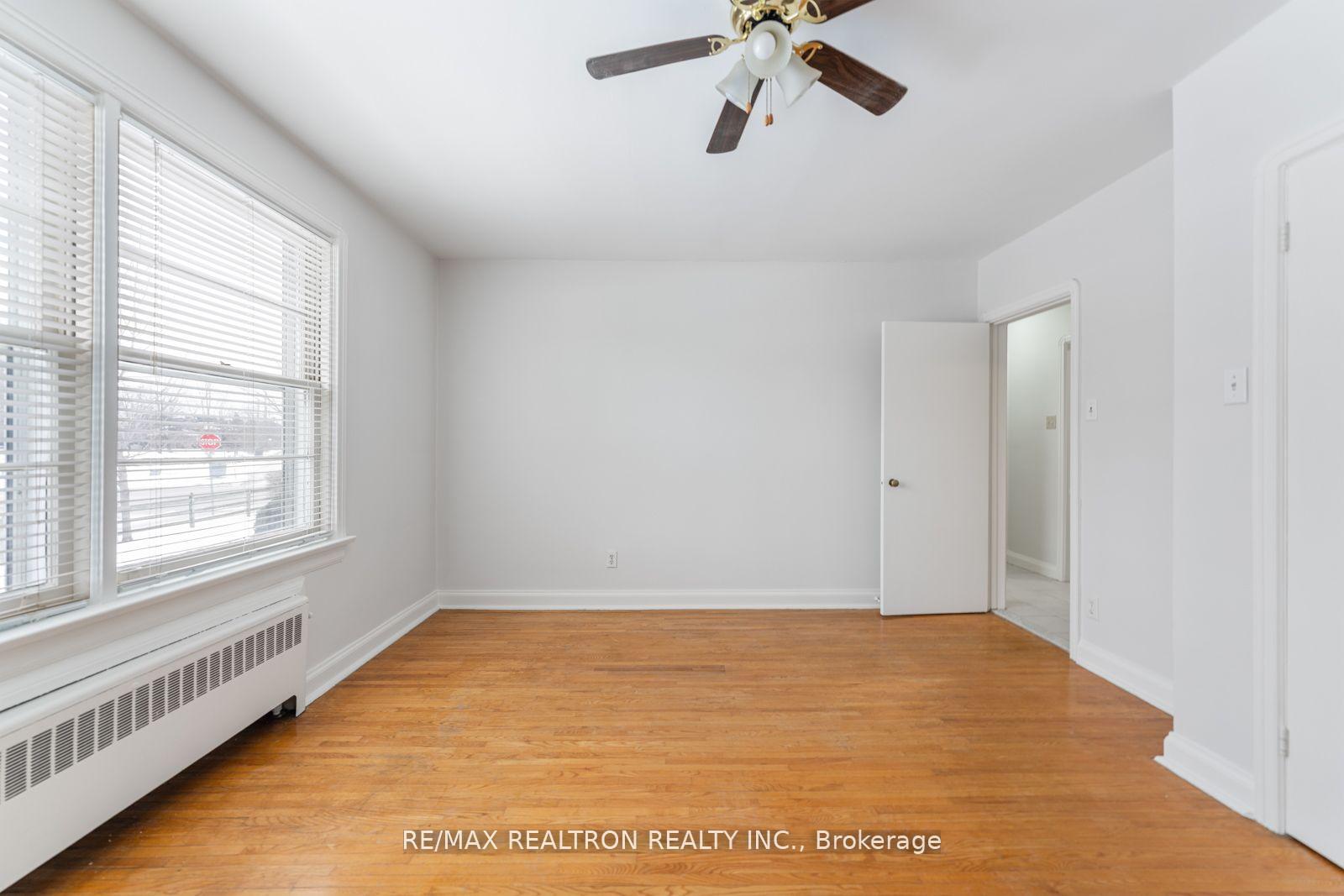 Photo 21 of 41 Prince Charles Drive, Toronto, Englemount-Lawrence — HOMEH