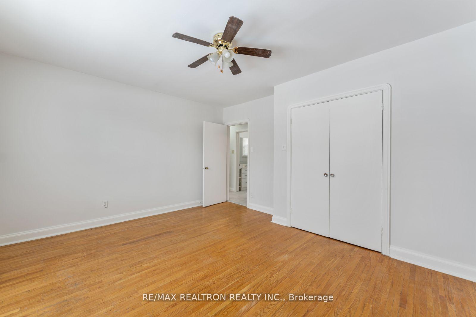 Photo 19 of 41 Prince Charles Drive, Toronto, Englemount-Lawrence — HOMEH