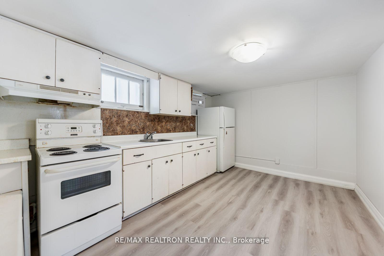Photo 35 of 41 Prince Charles Drive, Toronto, Englemount-Lawrence — HOMEH