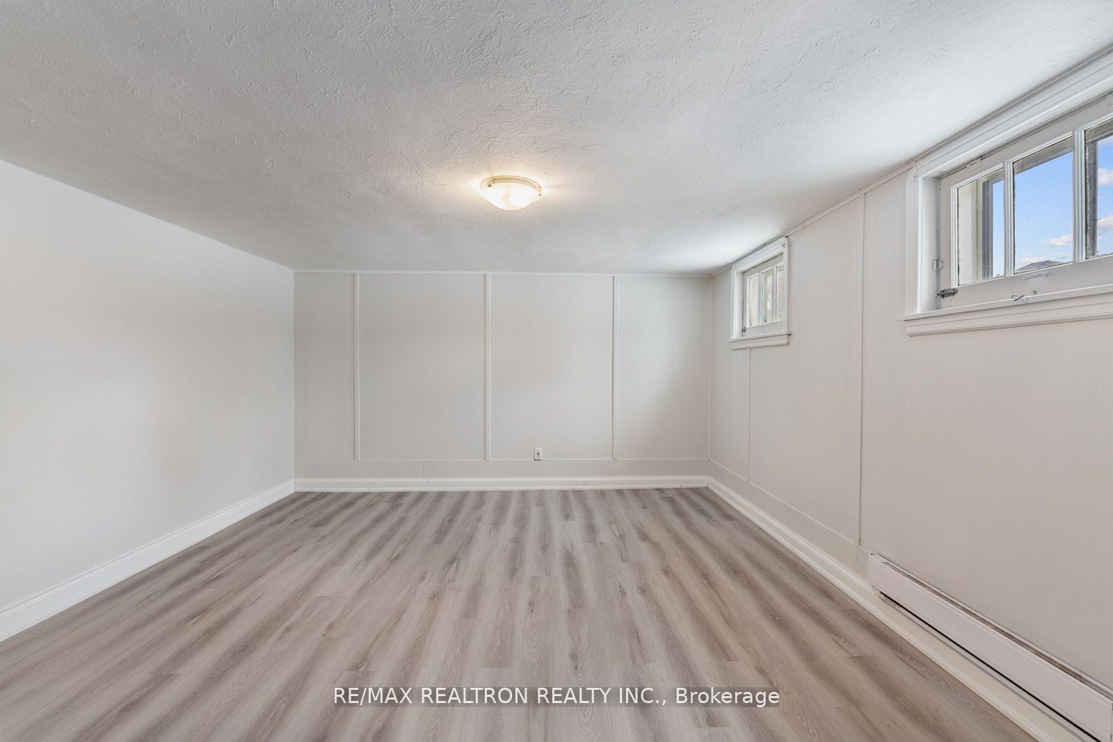 Photo 24 of 41 Prince Charles Drive, Toronto, Englemount-Lawrence — HOMEH