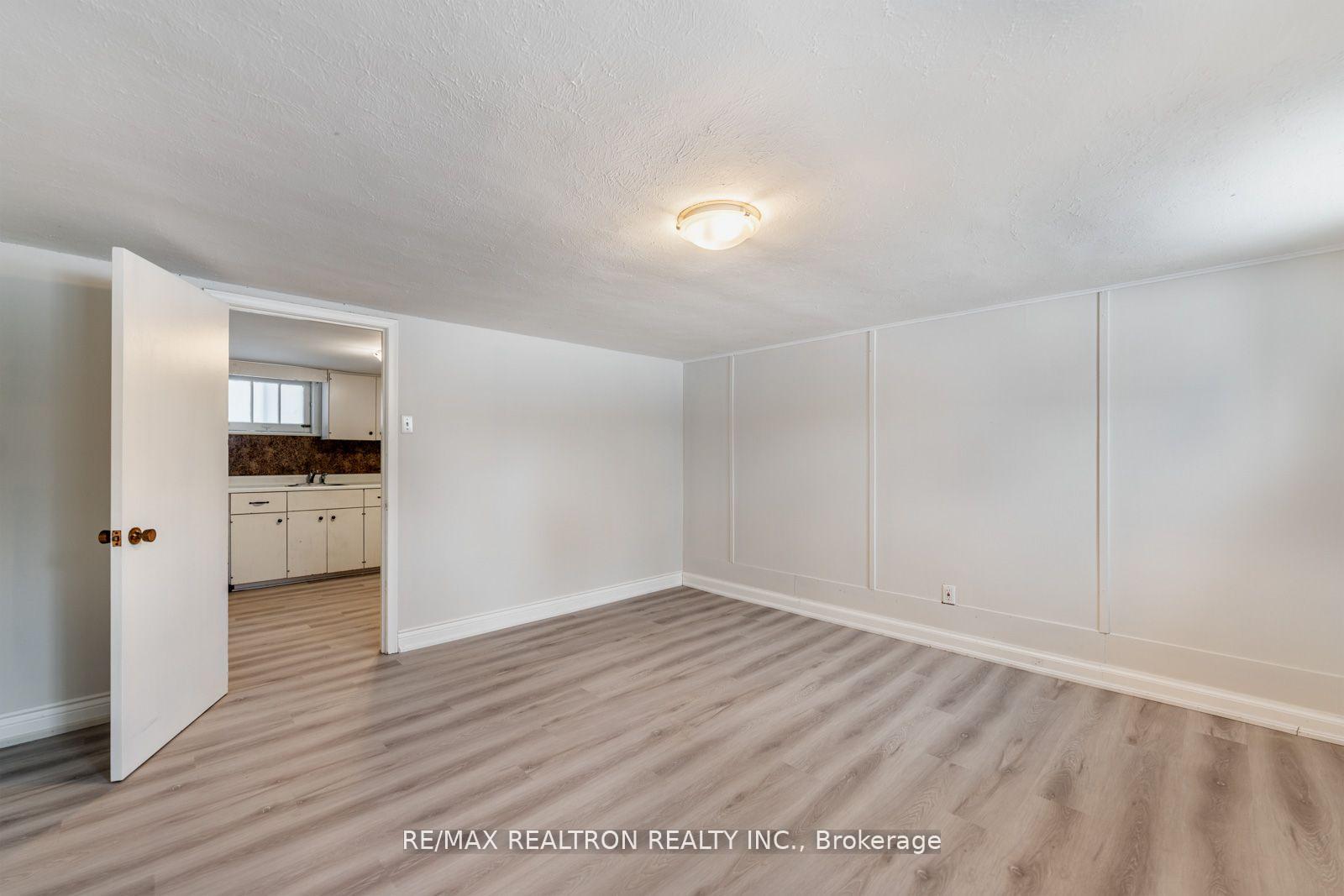 Photo 26 of 41 Prince Charles Drive, Toronto, Englemount-Lawrence — HOMEH
