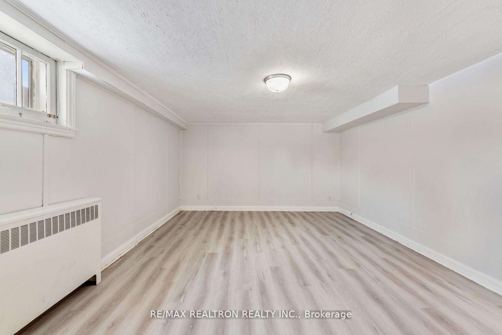 Photo 25 of 41 Prince Charles Drive, Toronto, Englemount-Lawrence — HOMEH