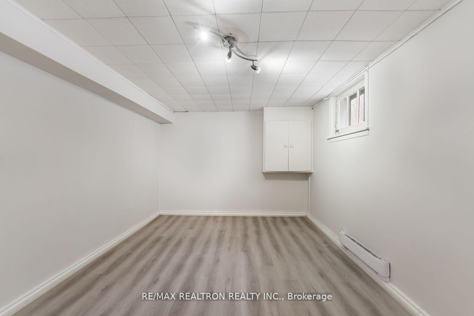 Photo 31 of 41 Prince Charles Drive, Toronto, Englemount-Lawrence — HOMEH