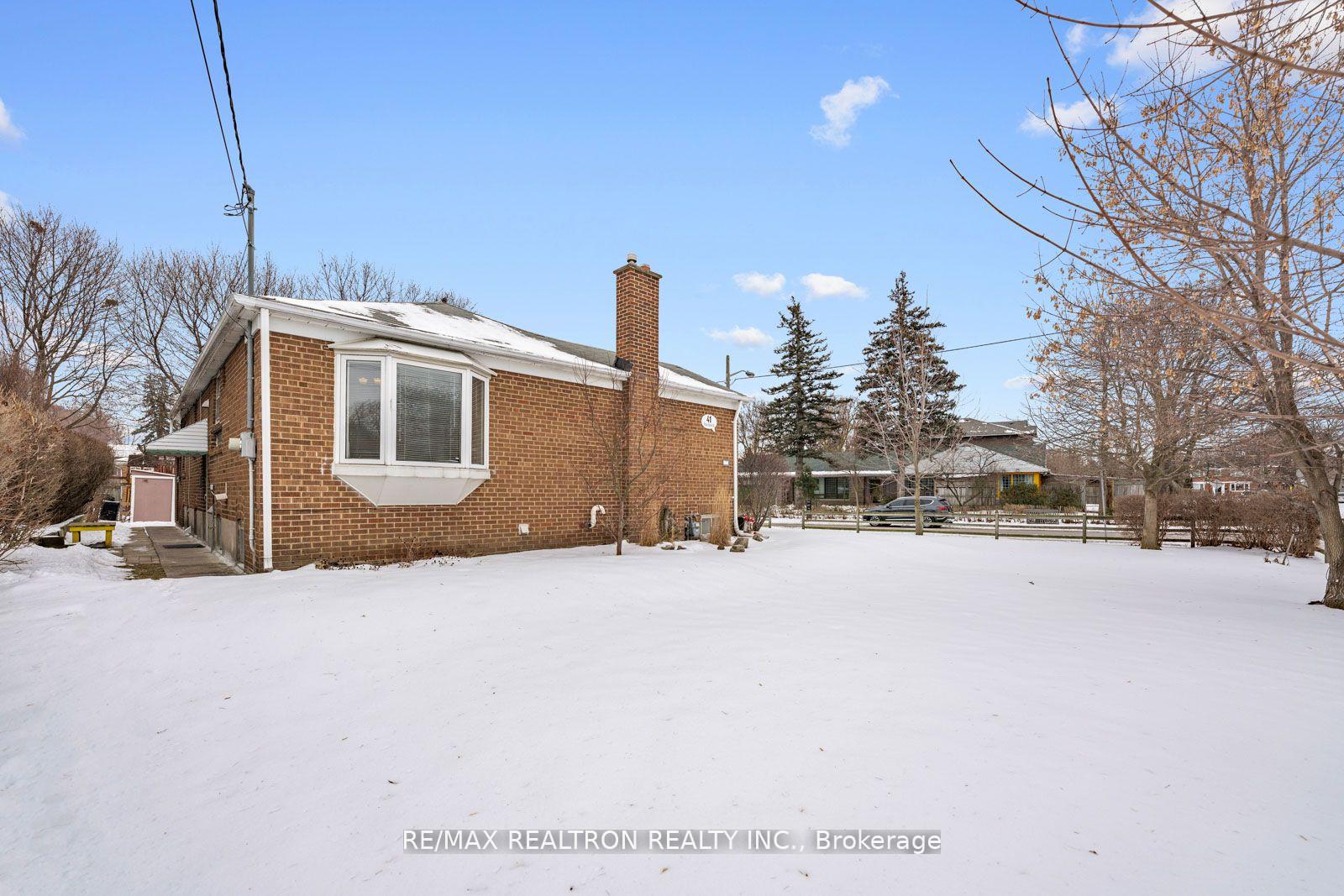 Photo 34 of 41 Prince Charles Drive, Toronto, Englemount-Lawrence — HOMEH