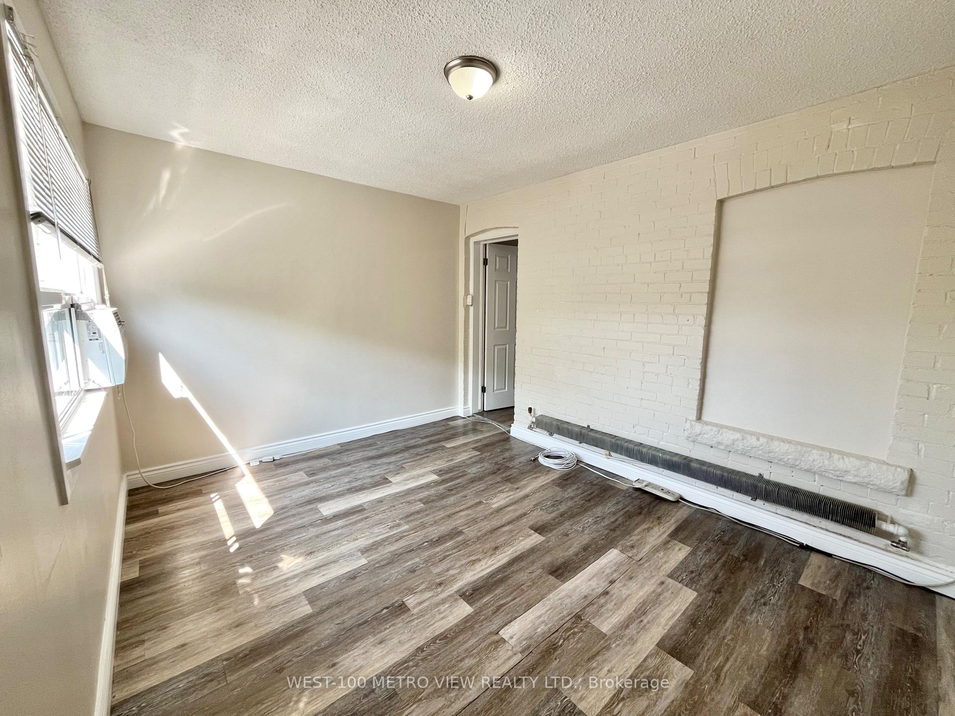 Photo 6 of Unit 3rd Fl, 1321 Dundas Street W, Toronto, Little Portugal — HOMEH