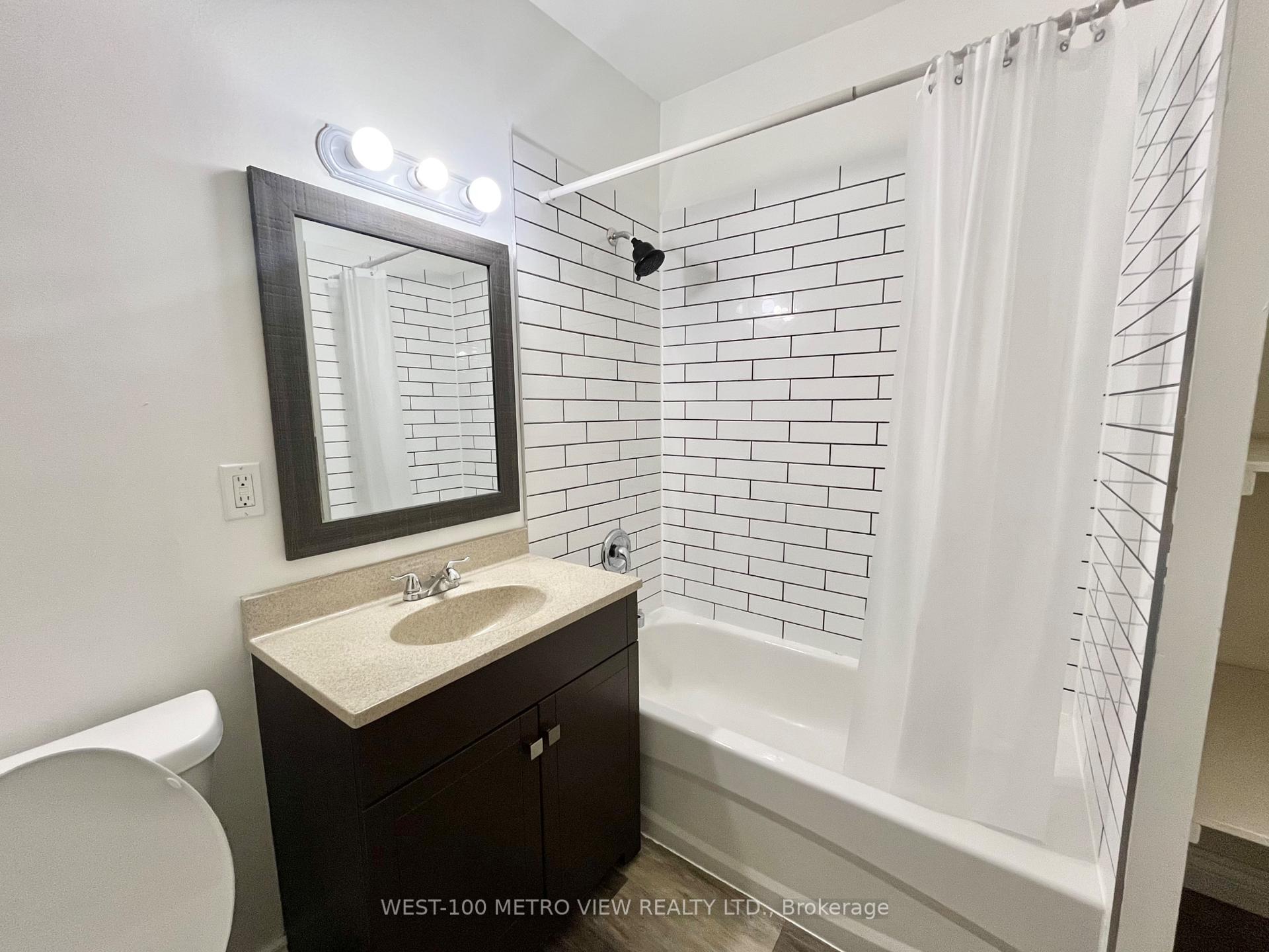 Photo 11 of Unit 3rd Fl, 1321 Dundas Street W, Toronto, Little Portugal — HOMEH