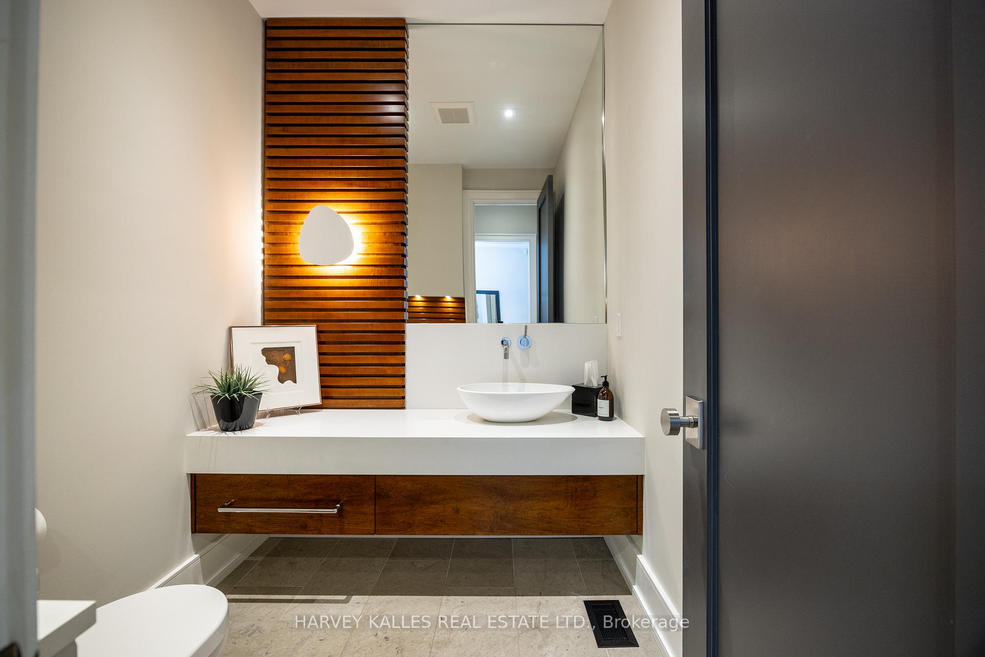 Photo 3 of 108 Mason Boulevard, Toronto, Bedford Park-Nortown — HOMEH