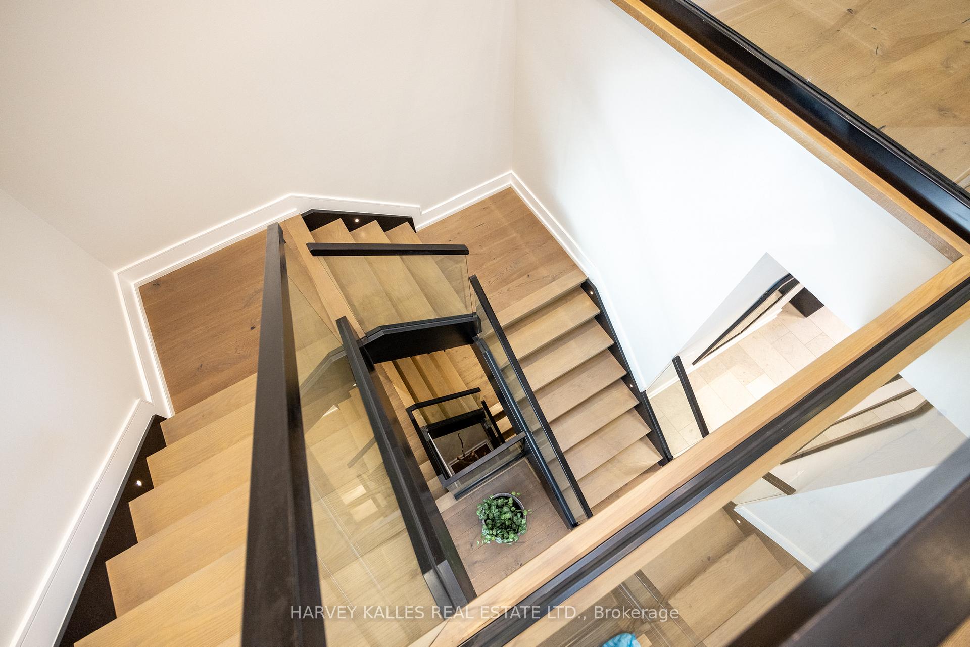 Photo 17 of 108 Mason Boulevard, Toronto, Bedford Park-Nortown — HOMEH