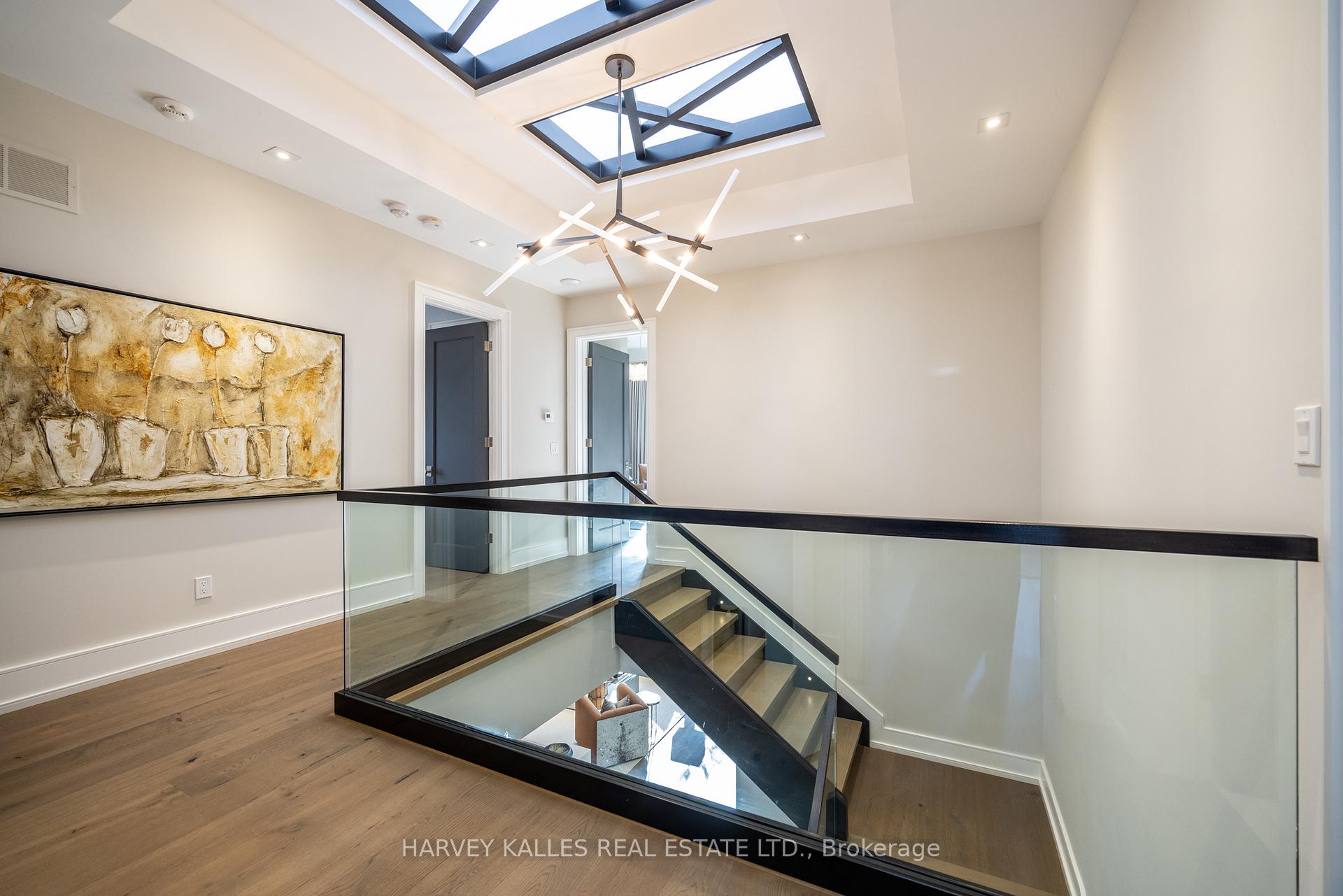 Photo 24 of 108 Mason Boulevard, Toronto, Bedford Park-Nortown — HOMEH