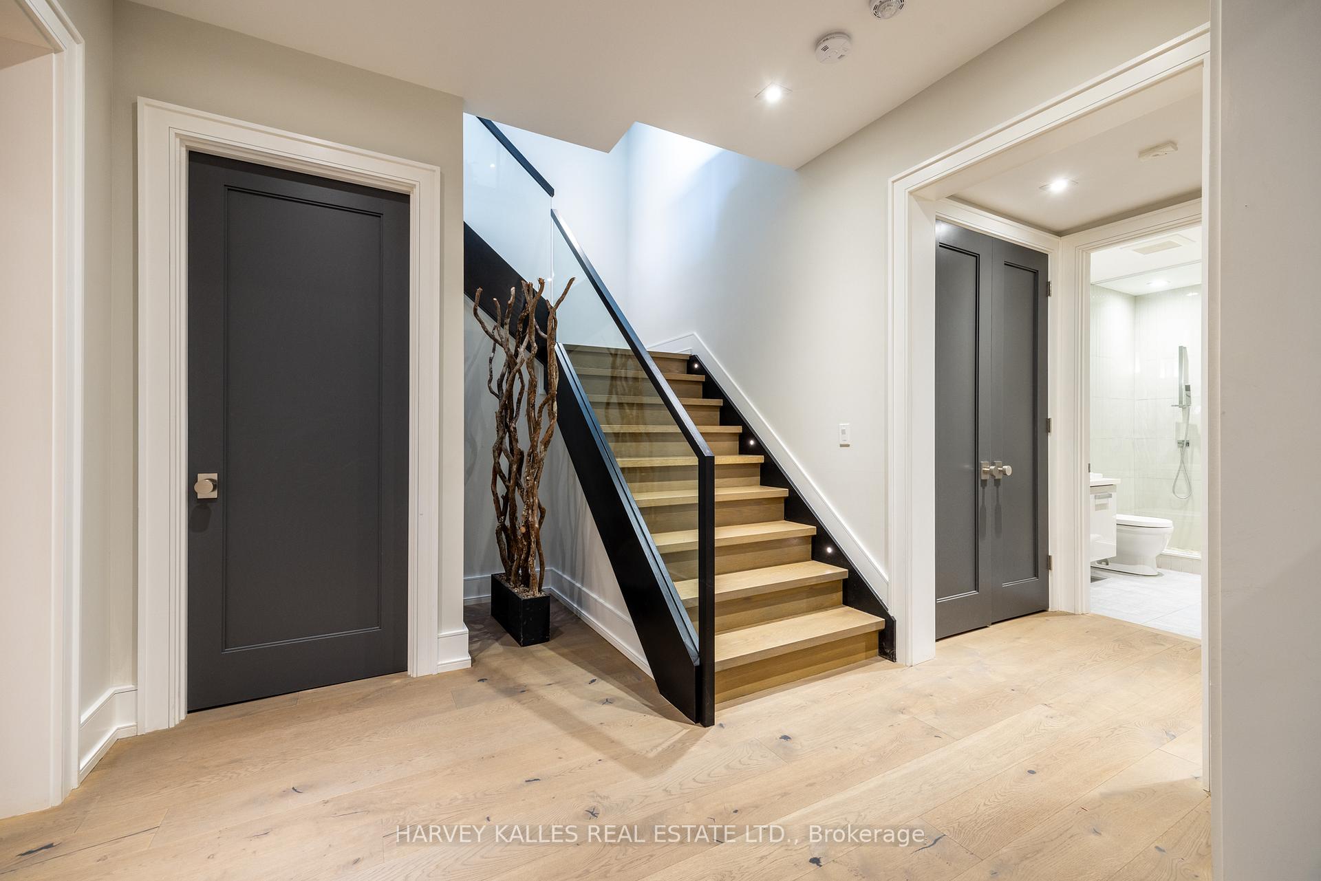 Photo 45 of 108 Mason Boulevard, Toronto, Bedford Park-Nortown — HOMEH