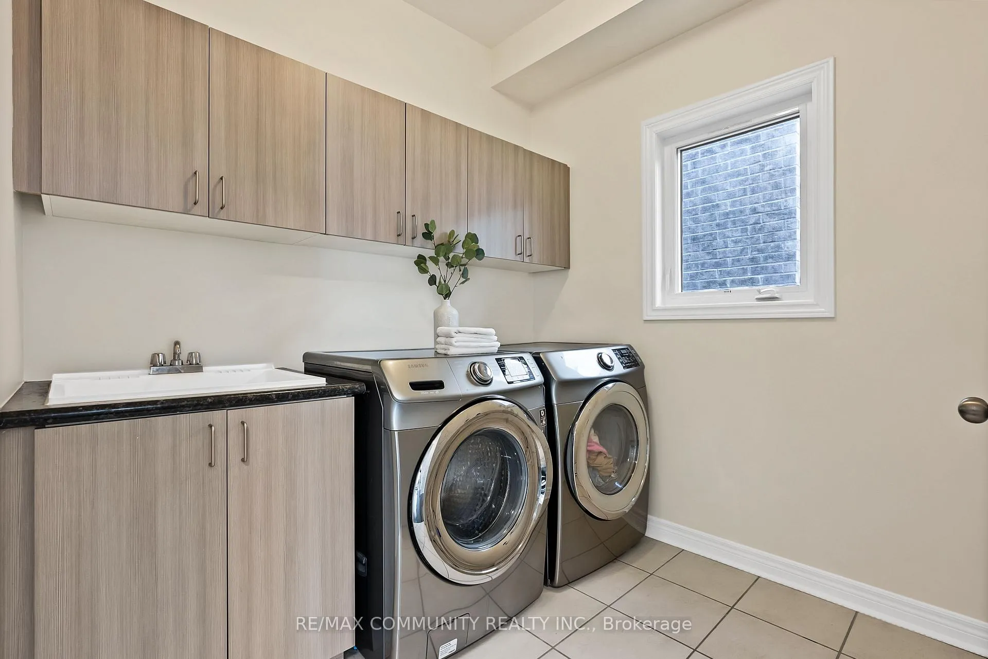 Photo 9 of 62 McCourt Drive, Ajax, South East — HOMEH