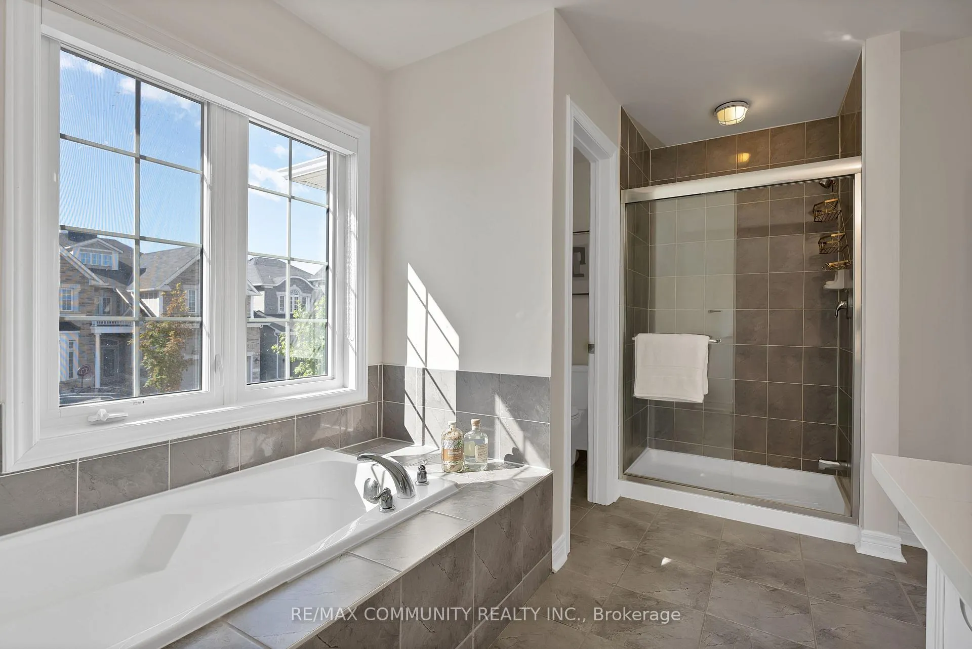 Photo 24 of 62 McCourt Drive, Ajax, South East — HOMEH