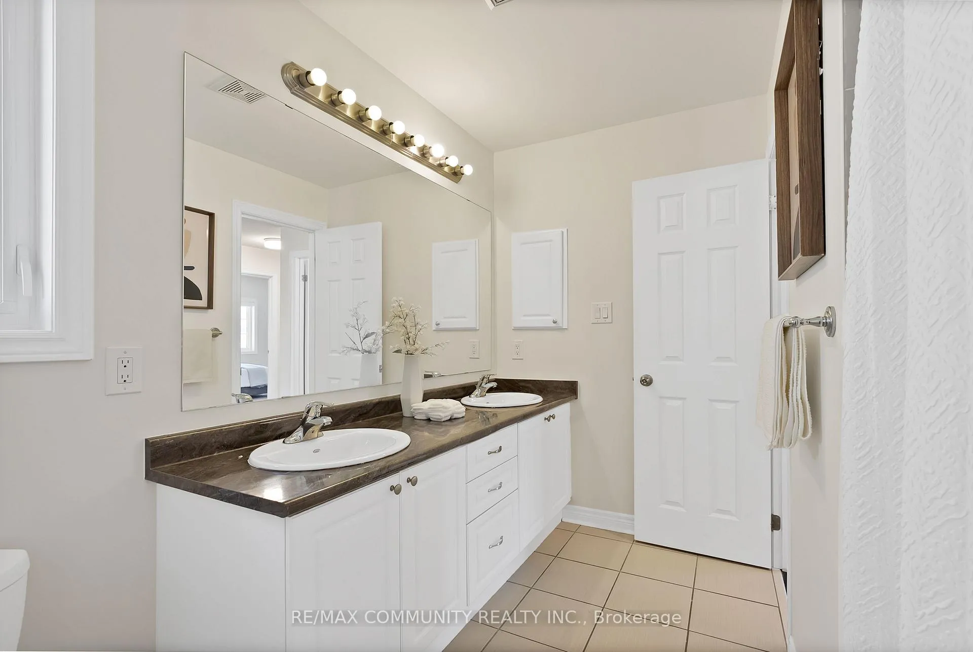 Photo 32 of 62 McCourt Drive, Ajax, South East — HOMEH