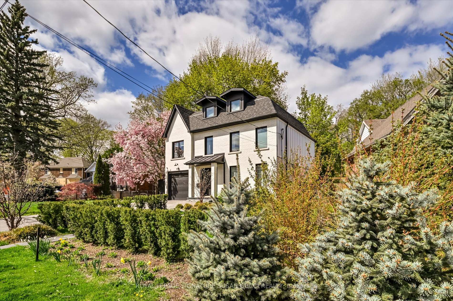 Front of 60 Glenwood Crescent
