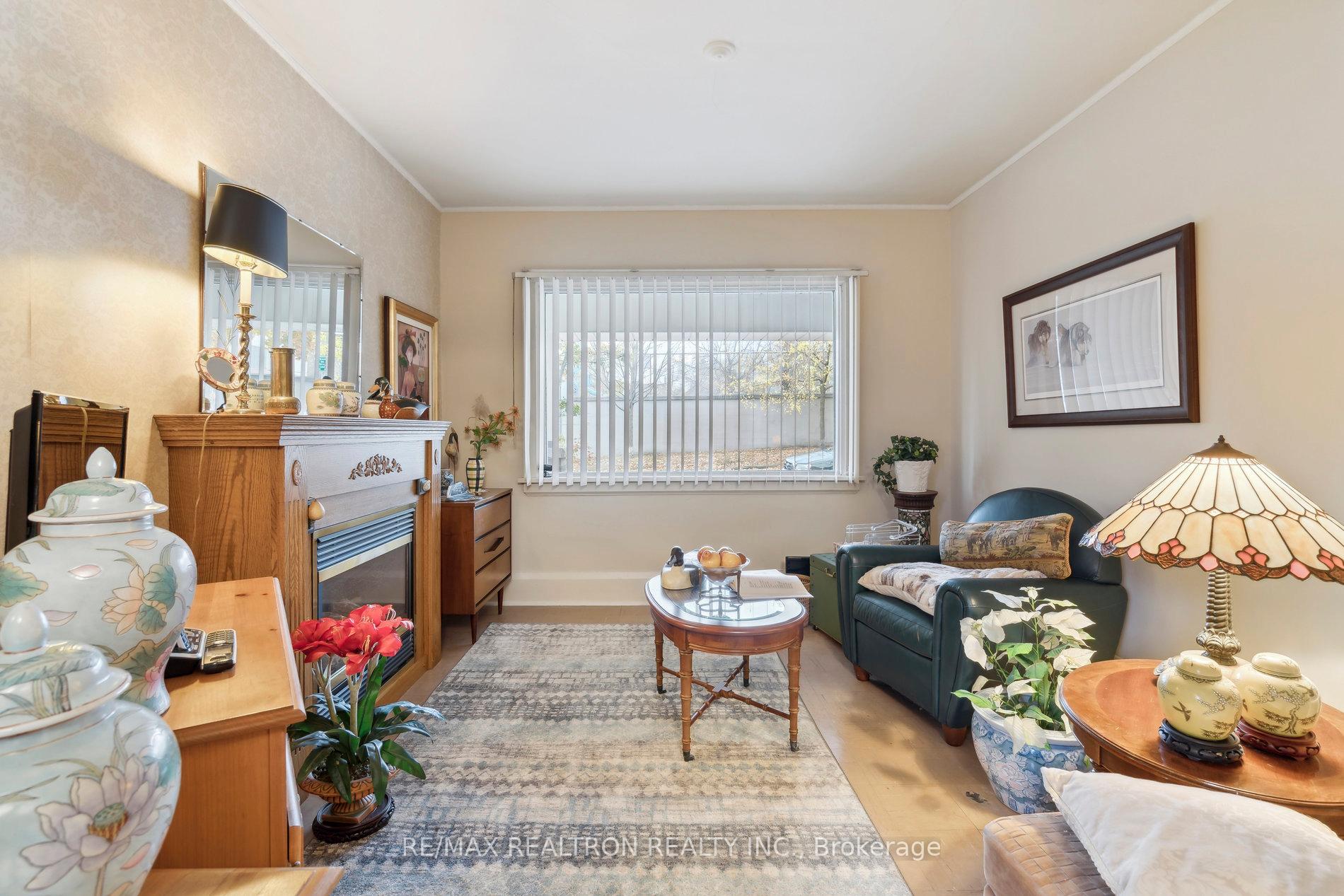 Photo 4 of 50 Bain Avenue, Toronto, North Riverdale — HOMEH