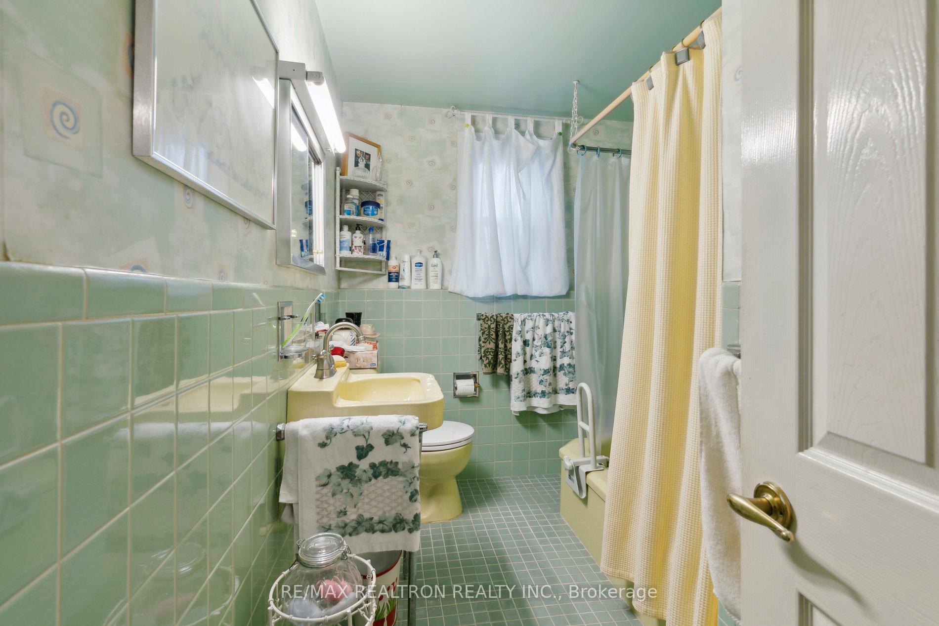 Photo 11 of 50 Bain Avenue, Toronto, North Riverdale — HOMEH