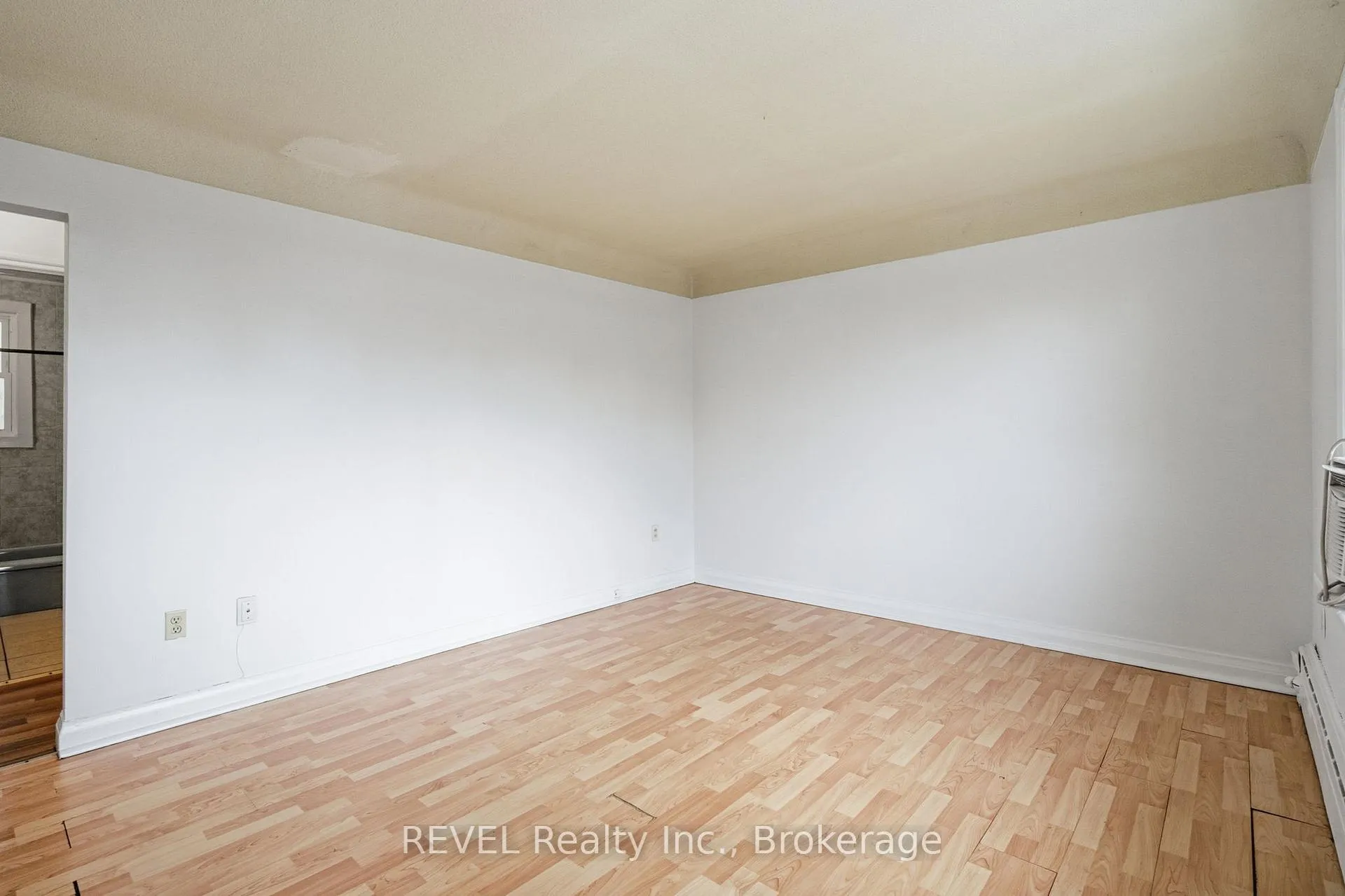 Photo 4 of Unit 3, 6167 Dorchester Road, Niagara Falls, Dorchester — HOMEH