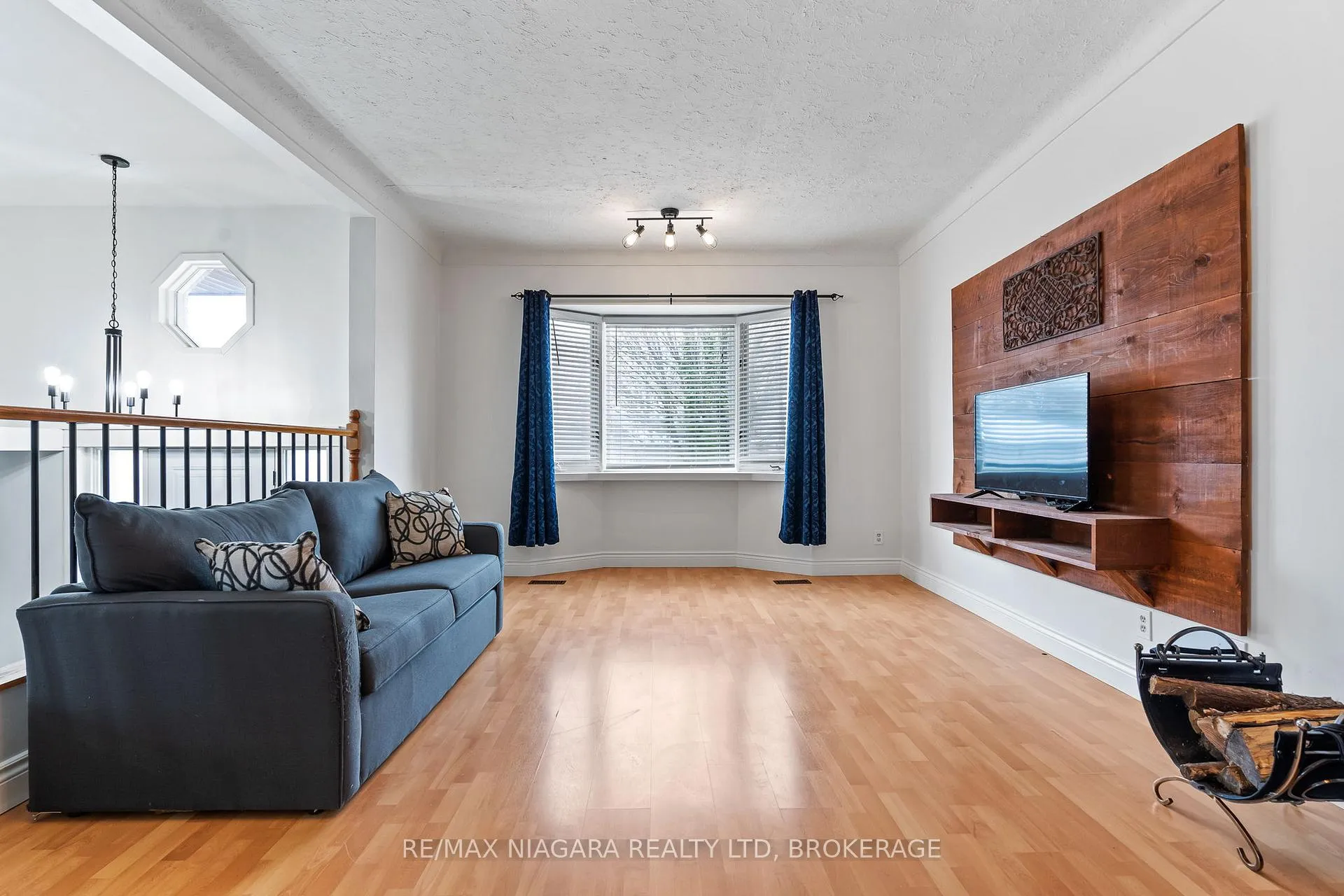 Photo 6 of 24 Forster Avenue, Thorold, Confederation Heights — HOMEH