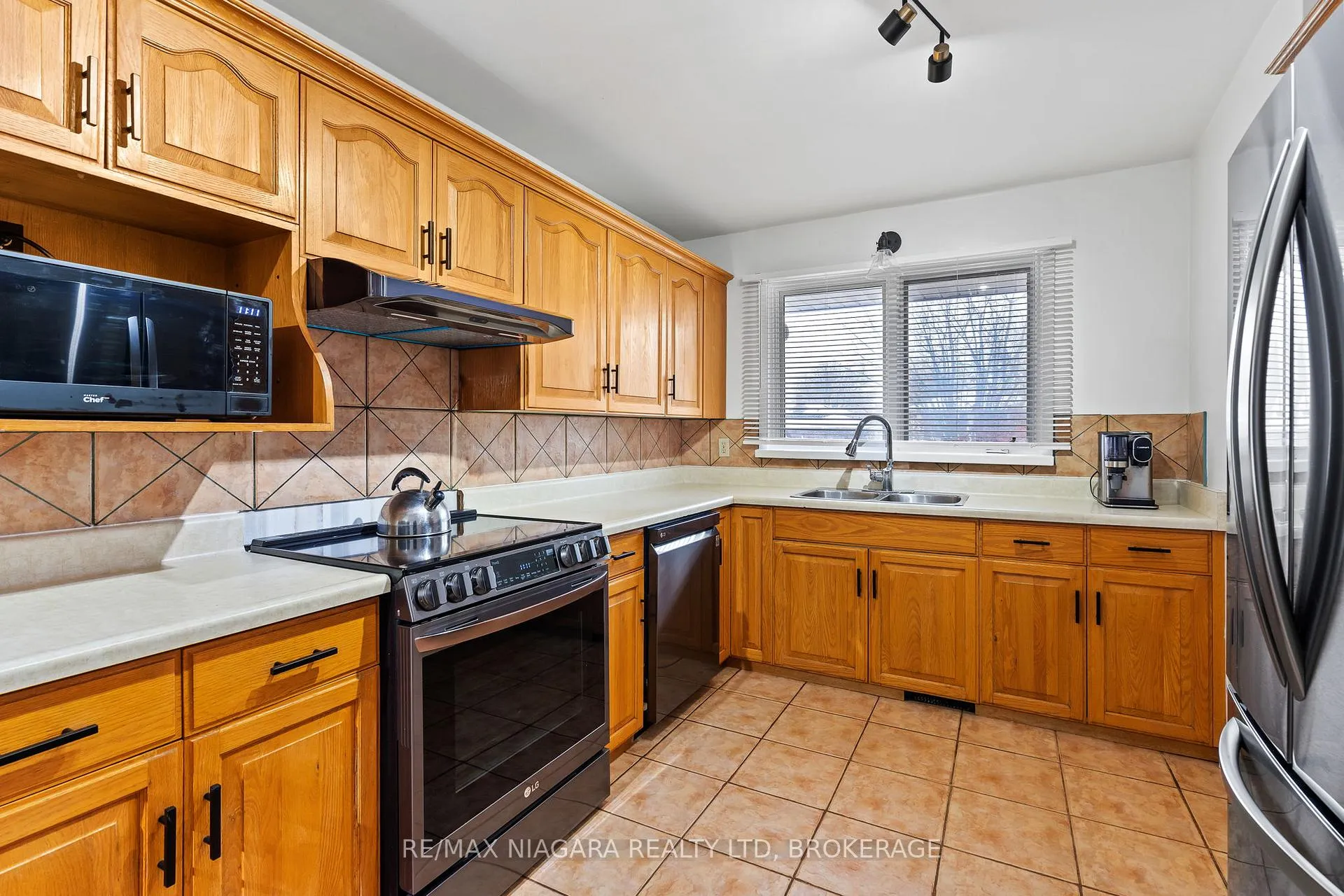 Photo 12 of 24 Forster Avenue, Thorold, Confederation Heights — HOMEH
