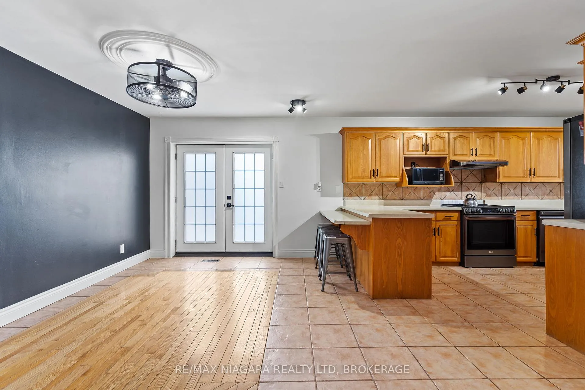 Photo 13 of 24 Forster Avenue, Thorold, Confederation Heights — HOMEH