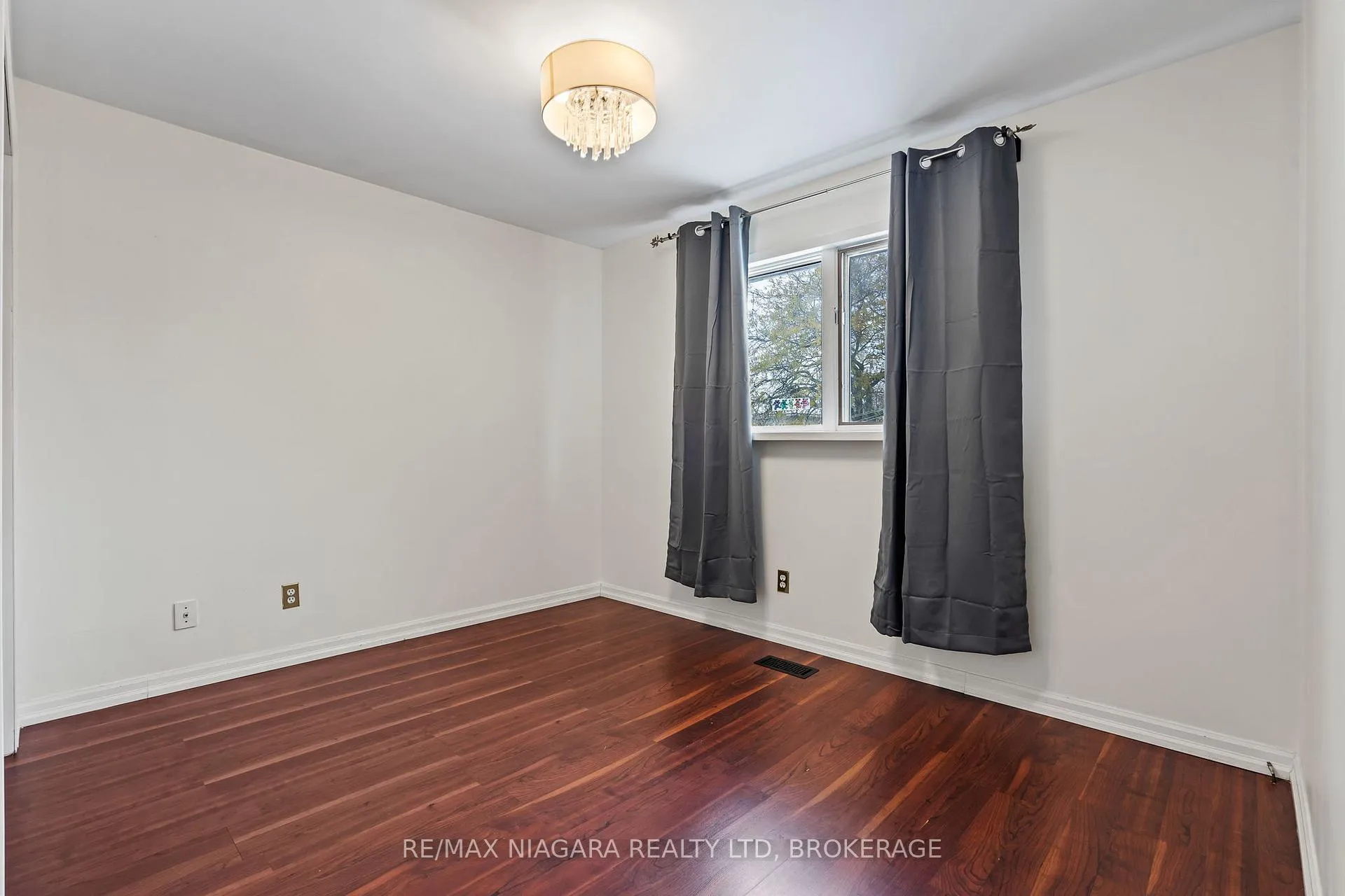 Photo 16 of 24 Forster Avenue, Thorold, Confederation Heights — HOMEH
