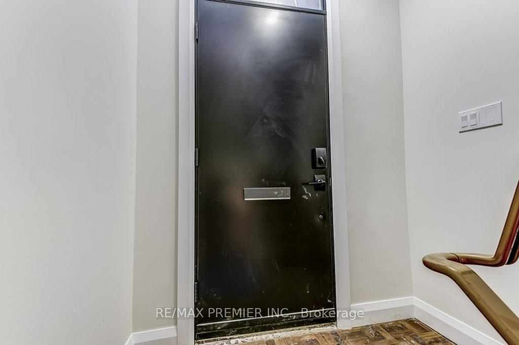 Photo 5 of Unit 2nd Floor, 184 Highbourne Road, Toronto, Yonge-Eglinton — HOMEH