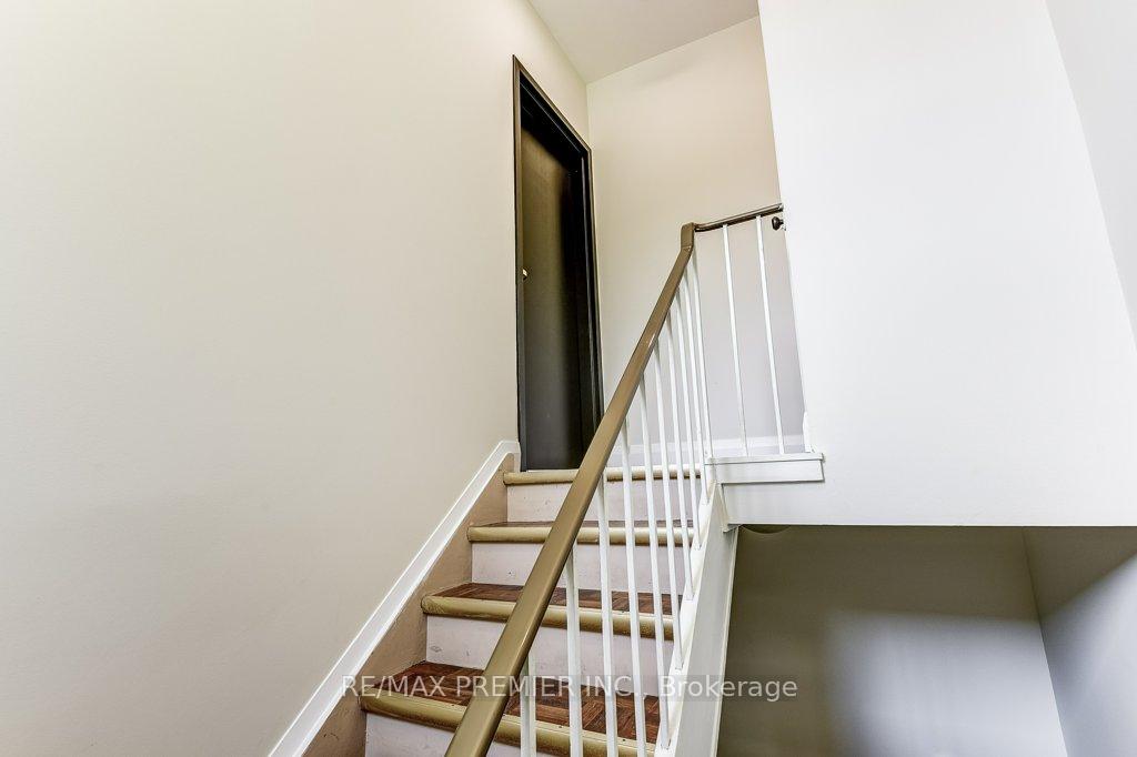 Photo 6 of Unit 2nd Floor, 184 Highbourne Road, Toronto, Yonge-Eglinton — HOMEH