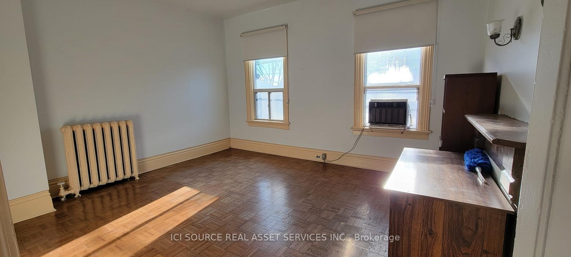 Photo 2 of Unit Upper, 362 Gerrard Street E, Toronto, Cabbagetown-South St. James Town — HOMEH