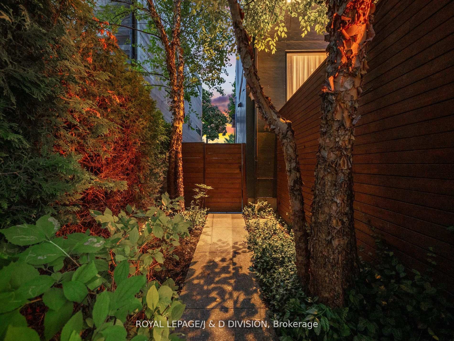 Photo 31 of 13 Barfield Avenue, Toronto, Danforth Village-East York — HOMEH