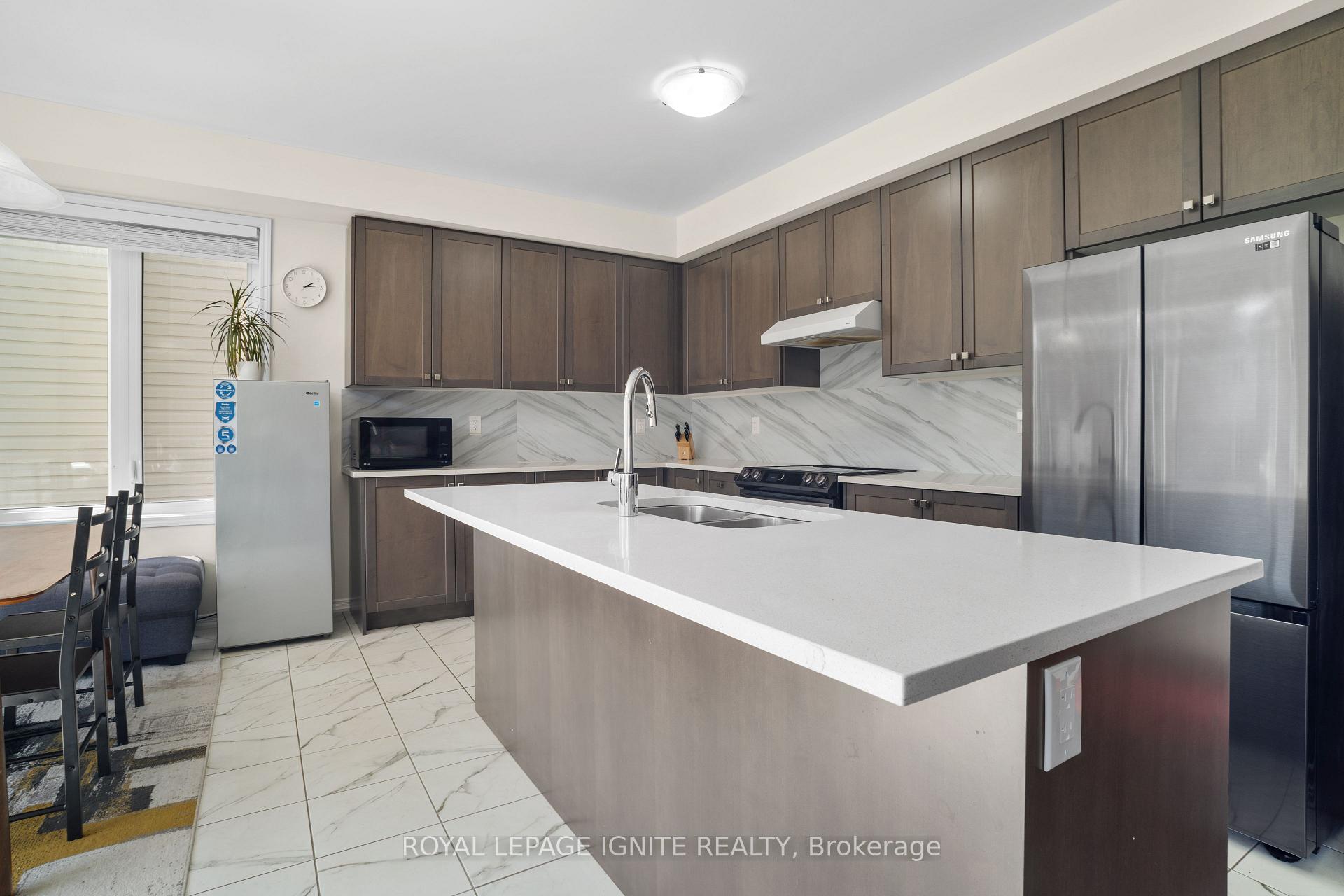Photo 5 of 45 Alexandra Drive, Thorold, Hurricane/Merrittville — HOMEH