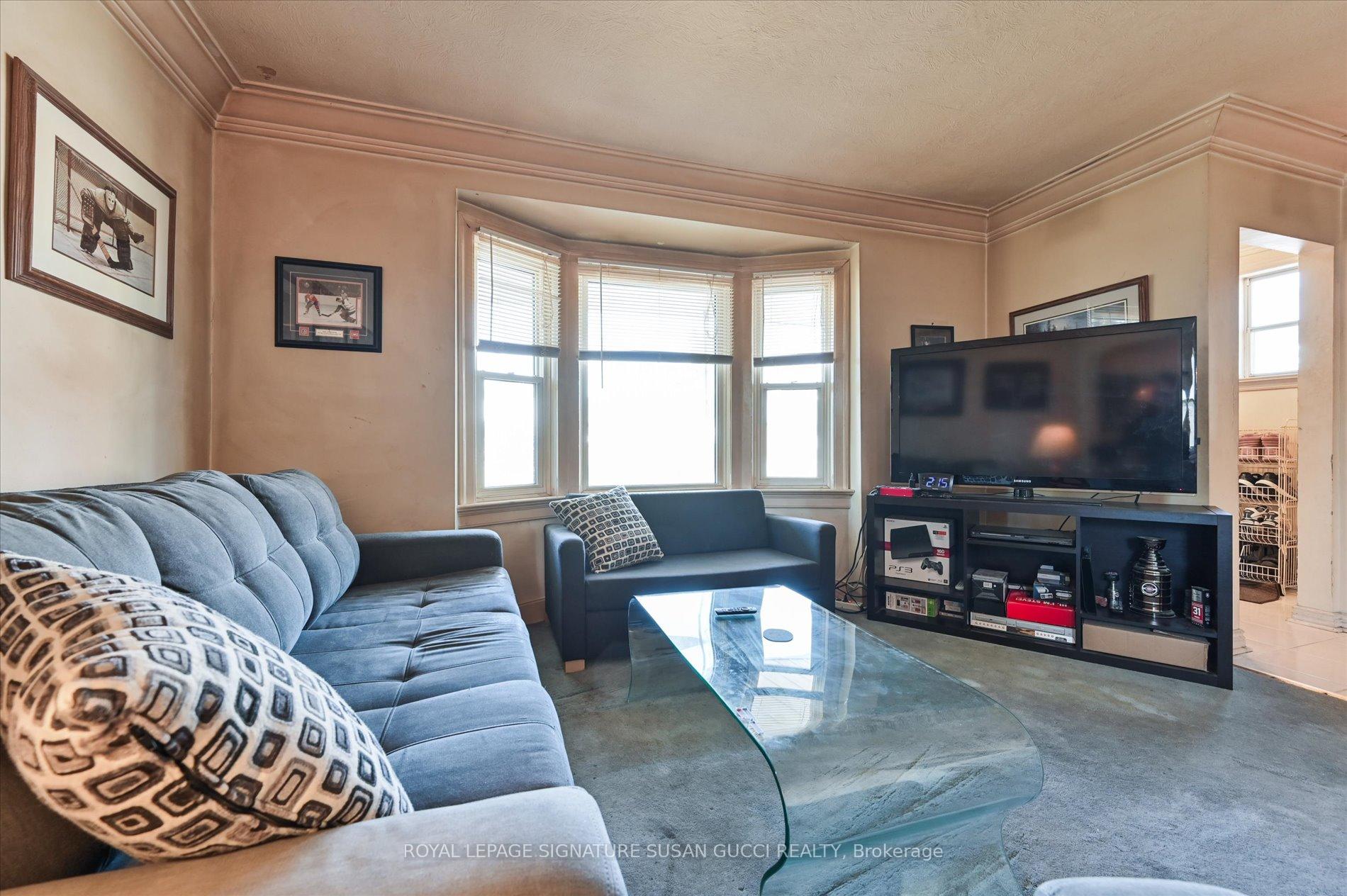 Photo 5 of 507 Plains Road, Toronto, East York — HOMEH