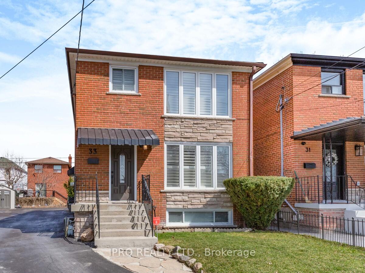 Photo 1 of 33 Everett Crescent, Toronto, Woodbine-Lumsden — HOMEH