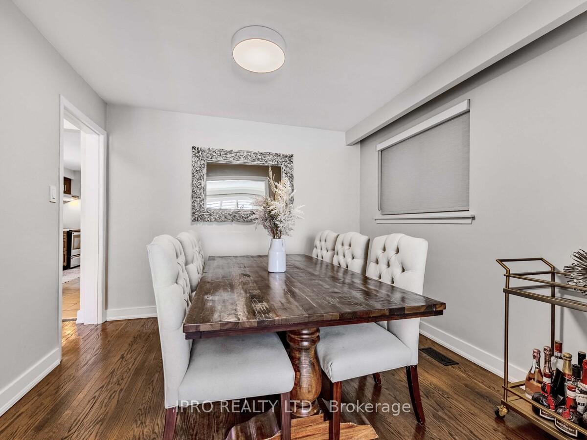 Photo 6 of 33 Everett Crescent, Toronto, Woodbine-Lumsden — HOMEH