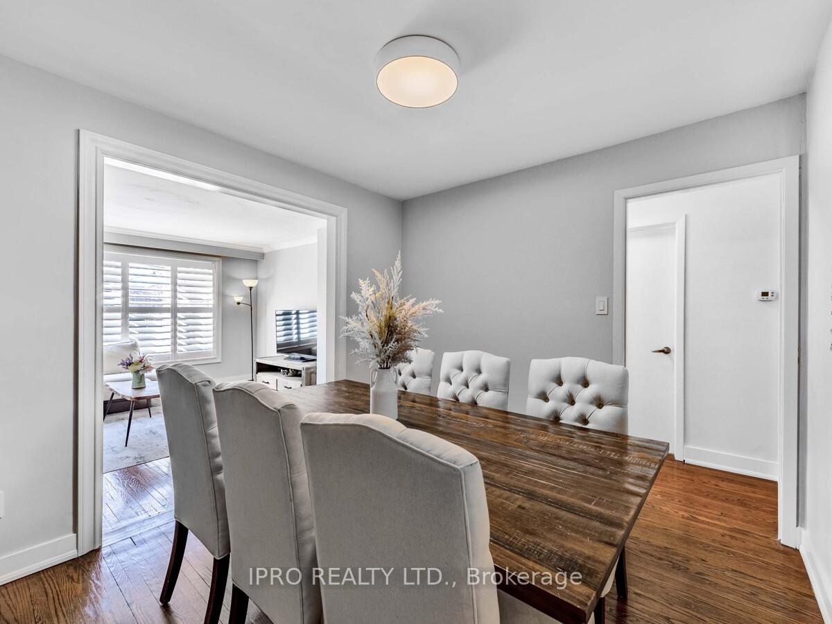Photo 7 of 33 Everett Crescent, Toronto, Woodbine-Lumsden — HOMEH