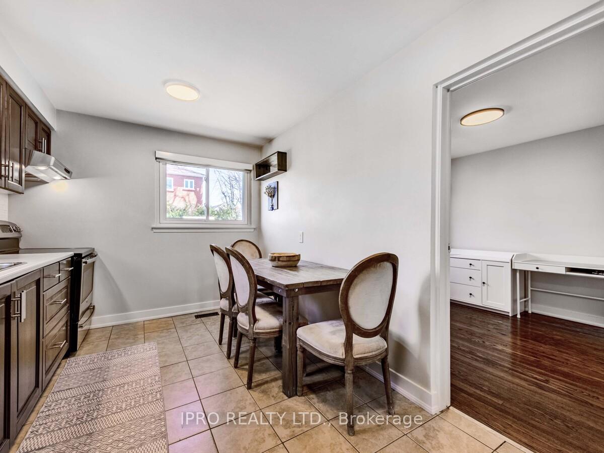 Photo 9 of 33 Everett Crescent, Toronto, Woodbine-Lumsden — HOMEH