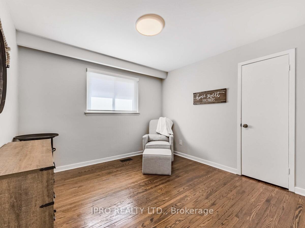 Photo 18 of 33 Everett Crescent, Toronto, Woodbine-Lumsden — HOMEH