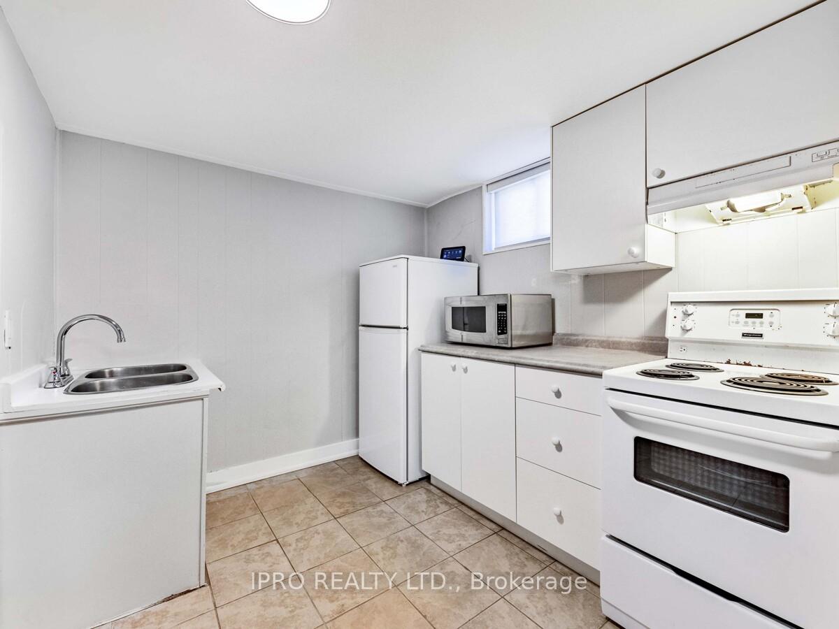 Photo 24 of 33 Everett Crescent, Toronto, Woodbine-Lumsden — HOMEH